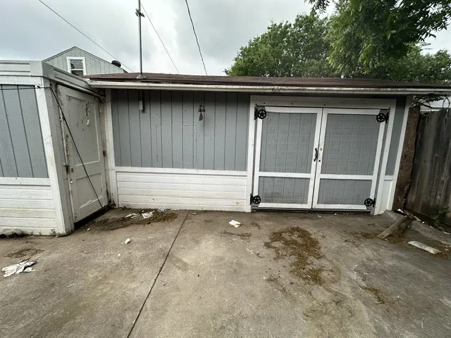 Single Family Residence For Sale in Tarrant County , 3620 Meadowbrook Dr, Fort Worth, Texas 75103, 2 Bedrooms, 2 Bathrooms, Garage spaces, 1,400 Sqft, built in 1927, Price $250,000, mls#21278532, Real Estate Agent in Fort Worth, Homes For Sale in Tarrant county, Homes For Sale in Fort Worth, Realtor in Fort Worth Texas, Real Estate Brokerage Independent Realty Texas, Luminita Cordes Realtor