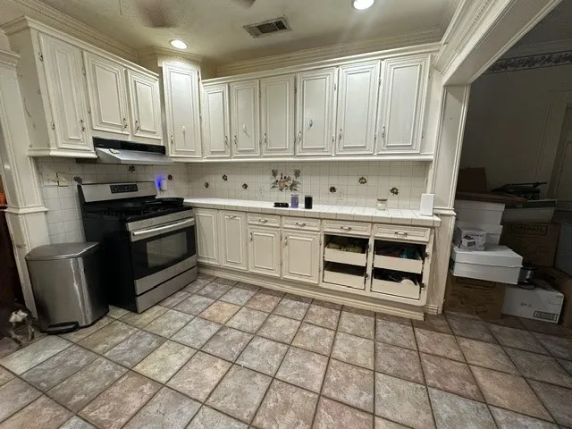 Single Family Residence For Sale in Tarrant County , 3620 Meadowbrook Dr, Fort Worth, Texas 75103, 2 Bedrooms, 2 Bathrooms, Garage spaces, 1,400 Sqft, built in 1927, Price $250,000, mls#21278532, Real Estate Agent in Fort Worth, Homes For Sale in Tarrant county, Homes For Sale in Fort Worth, Realtor in Fort Worth Texas, Real Estate Brokerage Independent Realty Texas, Luminita Cordes Realtor