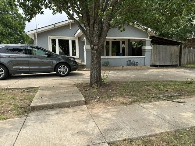Single Family Residence For Sale in Tarrant County , 3620 Meadowbrook Dr, Fort Worth, Texas 75103, 2 Bedrooms, 2 Bathrooms, Garage spaces, 1,400 Sqft, built in 1927, Price $250,000, mls#21278532, Real Estate Agent in Fort Worth, Homes For Sale in Tarrant county, Homes For Sale in Fort Worth, Realtor in Fort Worth Texas, Real Estate Brokerage Independent Realty Texas, Luminita Cordes Realtor