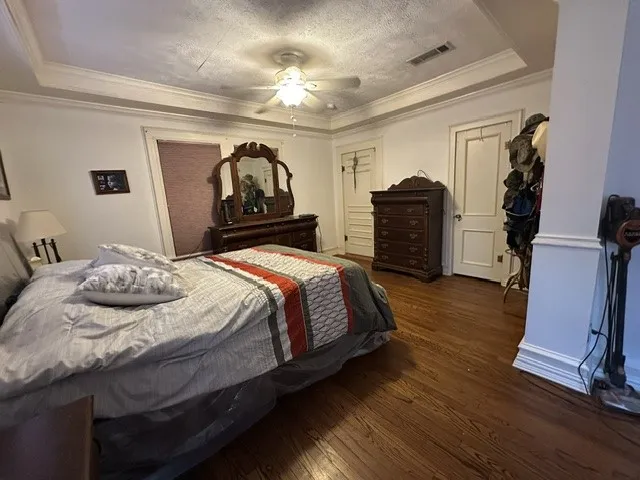 Single Family Residence For Sale in Tarrant County , 3620 Meadowbrook Dr, Fort Worth, Texas 75103, 2 Bedrooms, 2 Bathrooms, Garage spaces, 1,400 Sqft, built in 1927, Price $250,000, mls#21278532, Real Estate Agent in Fort Worth, Homes For Sale in Tarrant county, Homes For Sale in Fort Worth, Realtor in Fort Worth Texas, Real Estate Brokerage Independent Realty Texas, Luminita Cordes Realtor