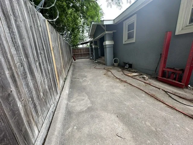 Single Family Residence For Sale in Tarrant County , 3620 Meadowbrook Dr, Fort Worth, Texas 75103, 2 Bedrooms, 2 Bathrooms, Garage spaces, 1,400 Sqft, built in 1927, Price $250,000, mls#21278532, Real Estate Agent in Fort Worth, Homes For Sale in Tarrant county, Homes For Sale in Fort Worth, Realtor in Fort Worth Texas, Real Estate Brokerage Independent Realty Texas, Luminita Cordes Realtor