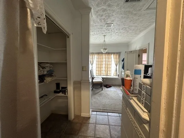 Single Family Residence For Sale in Tarrant County , 3620 Meadowbrook Dr, Fort Worth, Texas 75103, 2 Bedrooms, 2 Bathrooms, Garage spaces, 1,400 Sqft, built in 1927, Price $250,000, mls#21278532, Real Estate Agent in Fort Worth, Homes For Sale in Tarrant county, Homes For Sale in Fort Worth, Realtor in Fort Worth Texas, Real Estate Brokerage Independent Realty Texas, Luminita Cordes Realtor