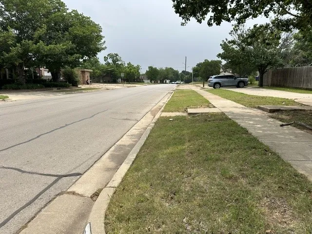 Single Family Residence For Sale in Tarrant County , 3620 Meadowbrook Dr, Fort Worth, Texas 75103, 2 Bedrooms, 2 Bathrooms, Garage spaces, 1,400 Sqft, built in 1927, Price $250,000, mls#21278532, Real Estate Agent in Fort Worth, Homes For Sale in Tarrant county, Homes For Sale in Fort Worth, Realtor in Fort Worth Texas, Real Estate Brokerage Independent Realty Texas, Luminita Cordes Realtor