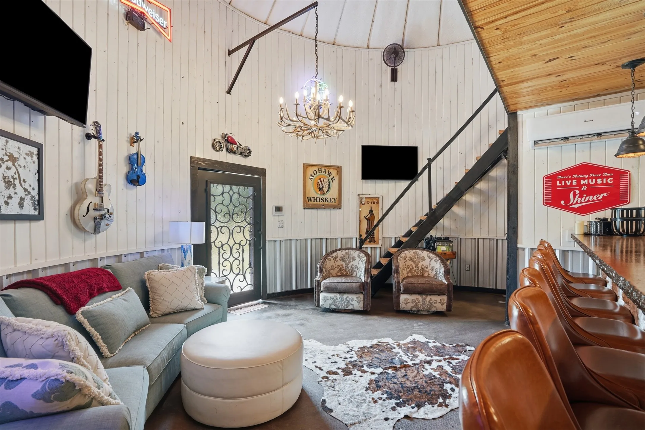 Single Family Residence For Sale in Palo Pinto County , 1083 Antler Drive, Strawn, Texas 76475, 5 Bedrooms, 5 Bathrooms, 8 Garage spaces, 4,686 Sqft, built in 2016, Price $2,650,000, mls#21274348, Real Estate Agent in Strawn, Homes For Sale in Palo Pinto county, Homes For Sale in Strawn, Realtor in Strawn Texas, Real Estate Brokerage Independent Realty Texas, Luminita Cordes Realtor