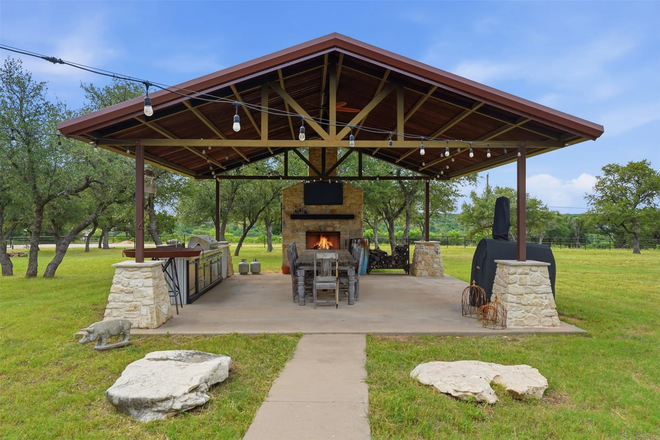 Single Family Residence For Sale in Palo Pinto County , 1083 Antler Drive, Strawn, Texas 76475, 5 Bedrooms, 5 Bathrooms, 8 Garage spaces, 4,686 Sqft, built in 2016, Price $2,650,000, mls#21274348, Real Estate Agent in Strawn, Homes For Sale in Palo Pinto county, Homes For Sale in Strawn, Realtor in Strawn Texas, Real Estate Brokerage Independent Realty Texas, Luminita Cordes Realtor