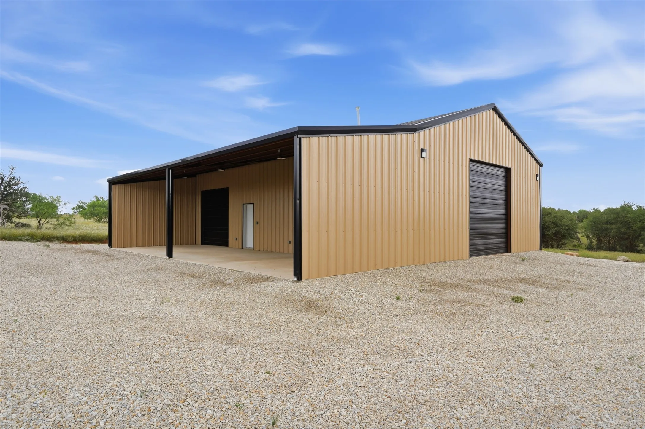 Single Family Residence For Sale in Palo Pinto County , 1083 Antler Drive, Strawn, Texas 76475, 5 Bedrooms, 5 Bathrooms, 8 Garage spaces, 4,686 Sqft, built in 2016, Price $2,650,000, mls#21274348, Real Estate Agent in Strawn, Homes For Sale in Palo Pinto county, Homes For Sale in Strawn, Realtor in Strawn Texas, Real Estate Brokerage Independent Realty Texas, Luminita Cordes Realtor