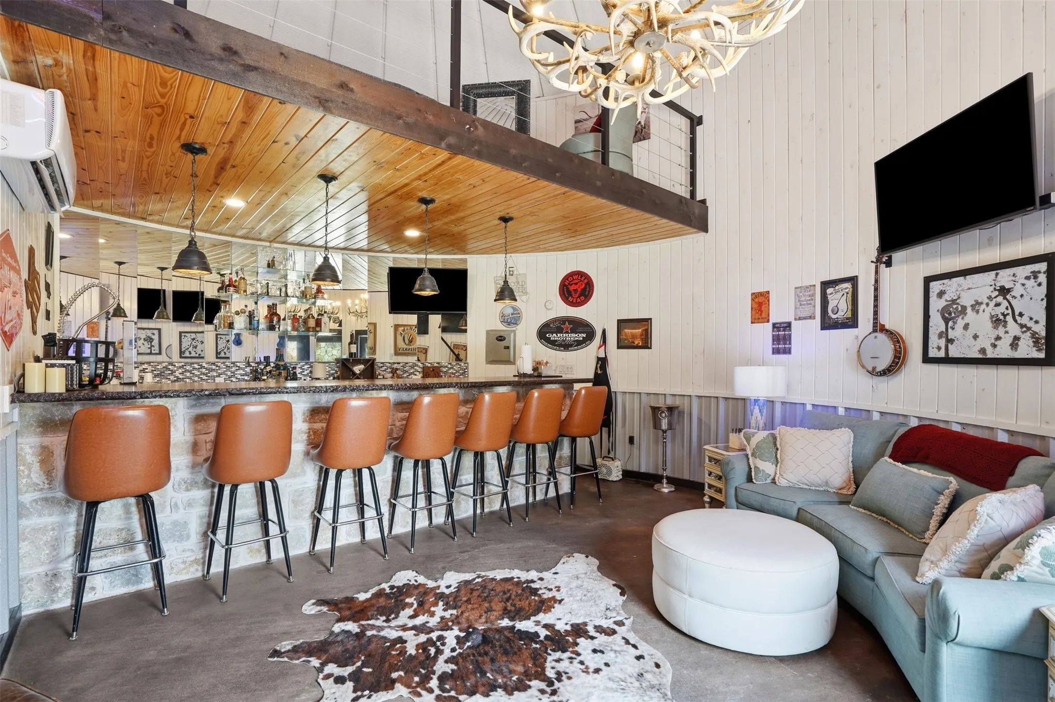 Single Family Residence For Sale in Palo Pinto County , 1083 Antler Drive, Strawn, Texas 76475, 5 Bedrooms, 5 Bathrooms, 8 Garage spaces, 4,686 Sqft, built in 2016, Price $2,650,000, mls#21274348, Real Estate Agent in Strawn, Homes For Sale in Palo Pinto county, Homes For Sale in Strawn, Realtor in Strawn Texas, Real Estate Brokerage Independent Realty Texas, Luminita Cordes Realtor
