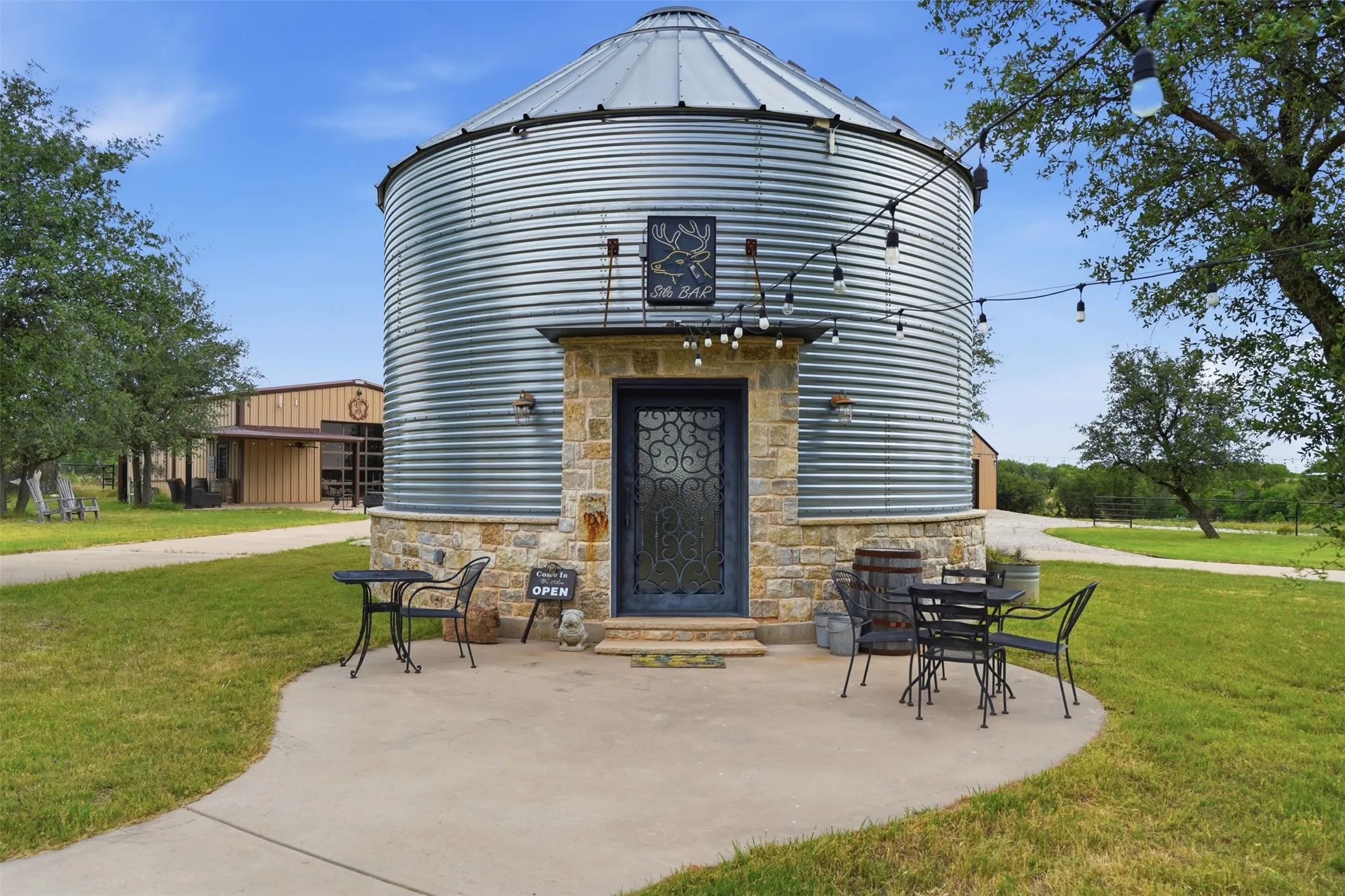Single Family Residence For Sale in Palo Pinto County , 1083 Antler Drive, Strawn, Texas 76475, 5 Bedrooms, 5 Bathrooms, 8 Garage spaces, 4,686 Sqft, built in 2016, Price $2,650,000, mls#21274348, Real Estate Agent in Strawn, Homes For Sale in Palo Pinto county, Homes For Sale in Strawn, Realtor in Strawn Texas, Real Estate Brokerage Independent Realty Texas, Luminita Cordes Realtor