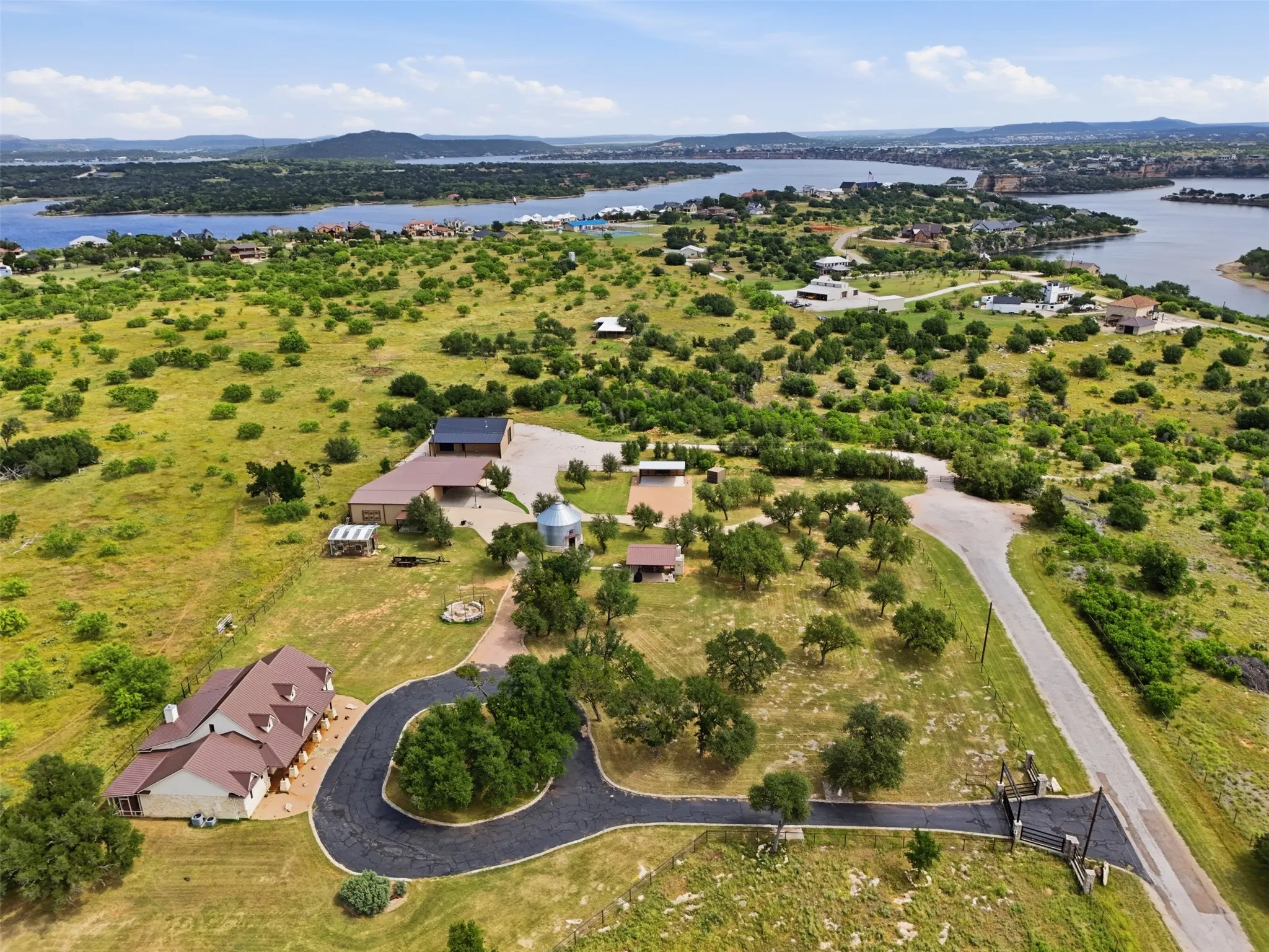 Single Family Residence For Sale in Palo Pinto County , 1083 Antler Drive, Strawn, Texas 76475, 5 Bedrooms, 5 Bathrooms, 8 Garage spaces, 4,686 Sqft, built in 2016, Price $2,650,000, mls#21274348, Real Estate Agent in Strawn, Homes For Sale in Palo Pinto county, Homes For Sale in Strawn, Realtor in Strawn Texas, Real Estate Brokerage Independent Realty Texas, Luminita Cordes Realtor