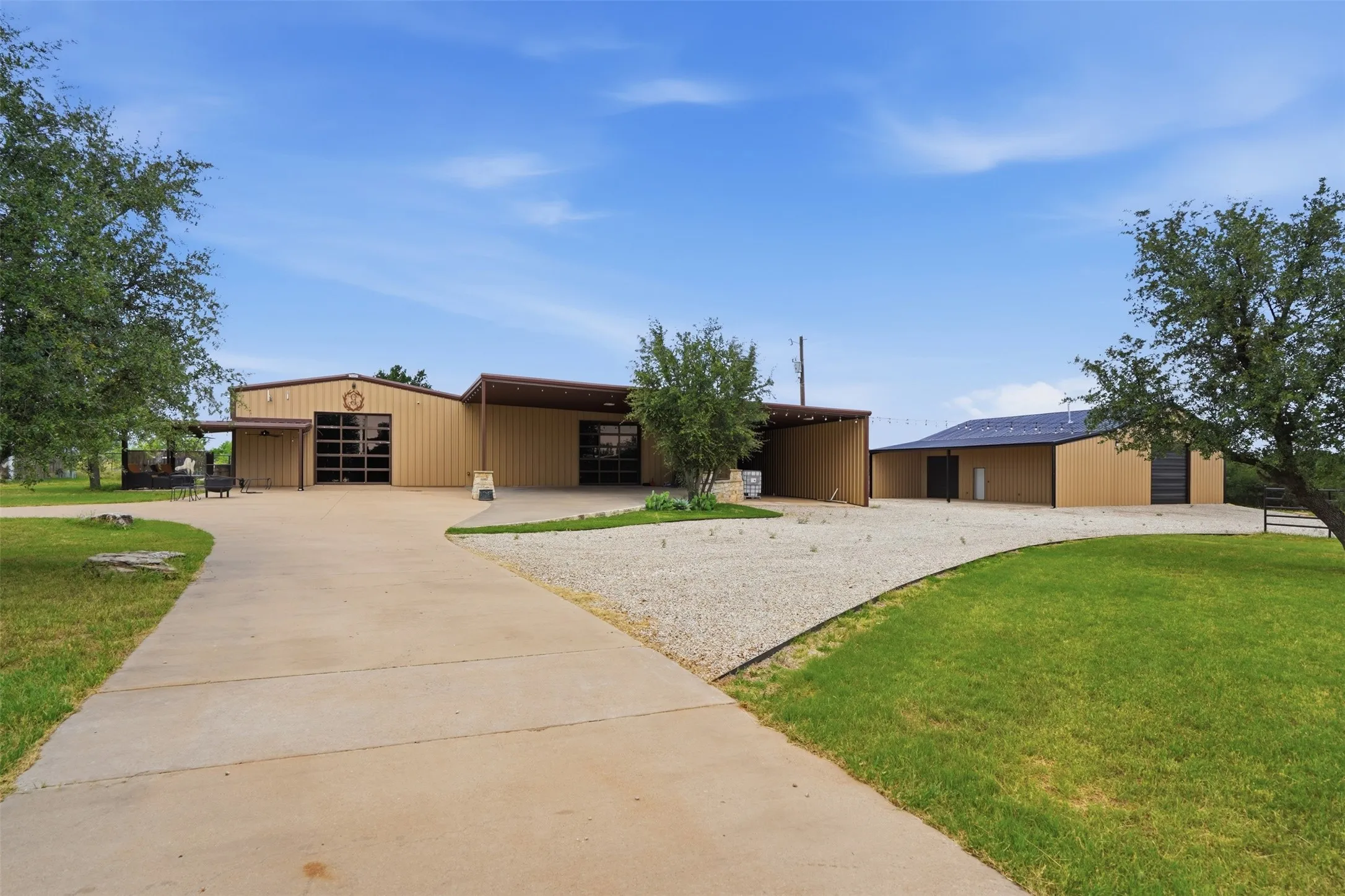 Single Family Residence For Sale in Palo Pinto County , 1083 Antler Drive, Strawn, Texas 76475, 5 Bedrooms, 5 Bathrooms, 8 Garage spaces, 4,686 Sqft, built in 2016, Price $2,650,000, mls#21274348, Real Estate Agent in Strawn, Homes For Sale in Palo Pinto county, Homes For Sale in Strawn, Realtor in Strawn Texas, Real Estate Brokerage Independent Realty Texas, Luminita Cordes Realtor