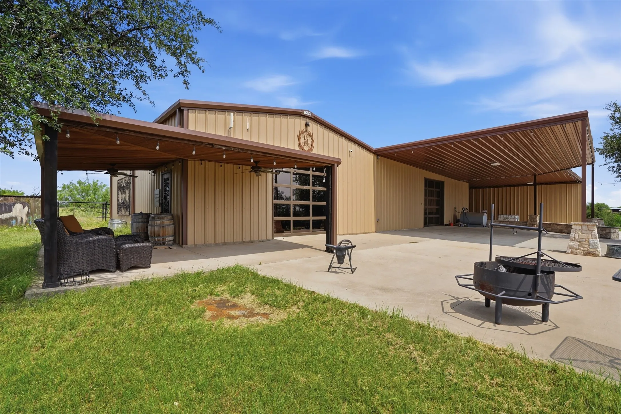 Single Family Residence For Sale in Palo Pinto County , 1083 Antler Drive, Strawn, Texas 76475, 5 Bedrooms, 5 Bathrooms, 8 Garage spaces, 4,686 Sqft, built in 2016, Price $2,650,000, mls#21274348, Real Estate Agent in Strawn, Homes For Sale in Palo Pinto county, Homes For Sale in Strawn, Realtor in Strawn Texas, Real Estate Brokerage Independent Realty Texas, Luminita Cordes Realtor