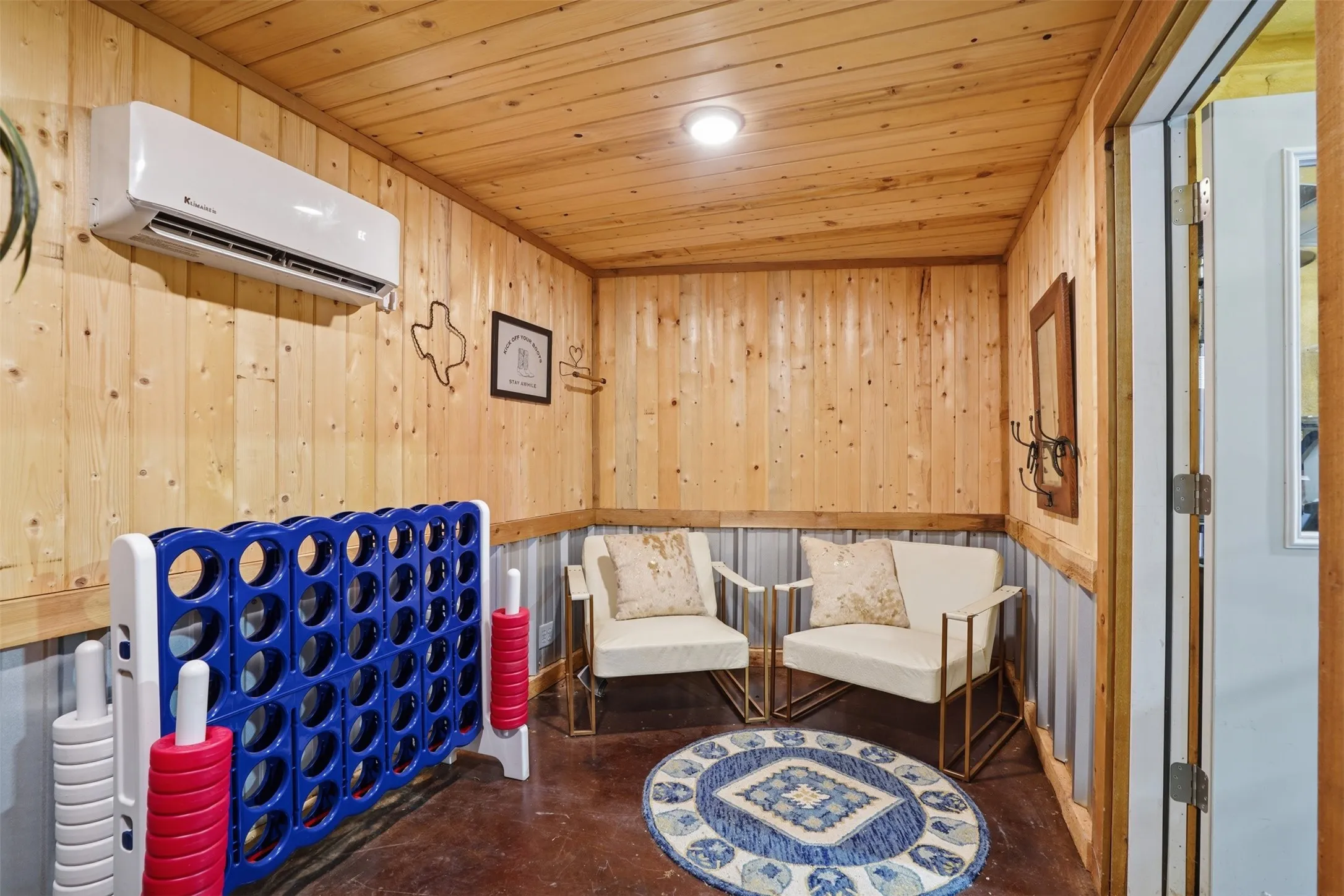 Single Family Residence For Sale in Palo Pinto County , 1083 Antler Drive, Strawn, Texas 76475, 5 Bedrooms, 5 Bathrooms, 8 Garage spaces, 4,686 Sqft, built in 2016, Price $2,650,000, mls#21274348, Real Estate Agent in Strawn, Homes For Sale in Palo Pinto county, Homes For Sale in Strawn, Realtor in Strawn Texas, Real Estate Brokerage Independent Realty Texas, Luminita Cordes Realtor