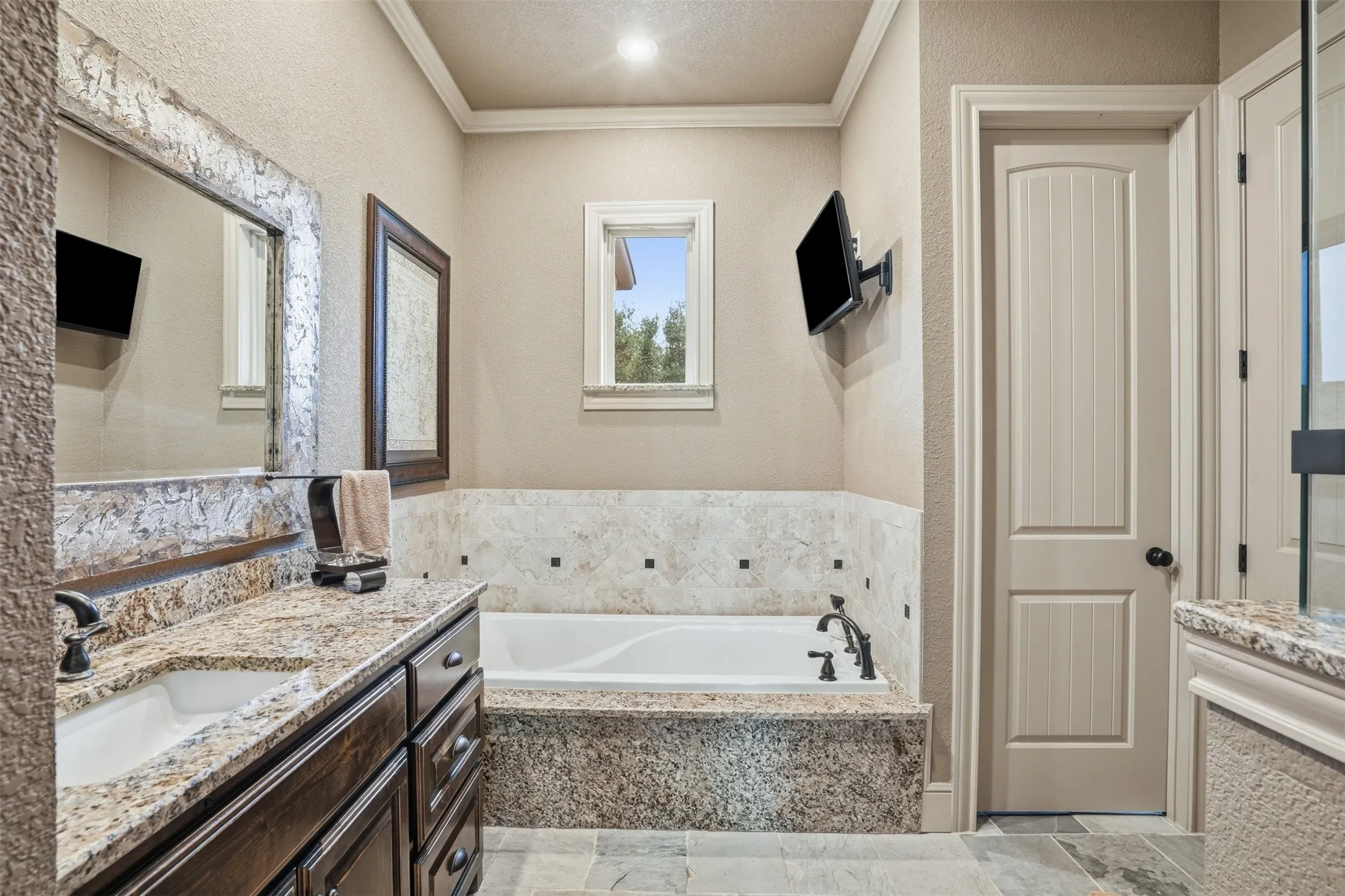 Single Family Residence For Sale in Palo Pinto County , 1083 Antler Drive, Strawn, Texas 76475, 5 Bedrooms, 5 Bathrooms, 8 Garage spaces, 4,686 Sqft, built in 2016, Price $2,650,000, mls#21274348, Real Estate Agent in Strawn, Homes For Sale in Palo Pinto county, Homes For Sale in Strawn, Realtor in Strawn Texas, Real Estate Brokerage Independent Realty Texas, Luminita Cordes Realtor