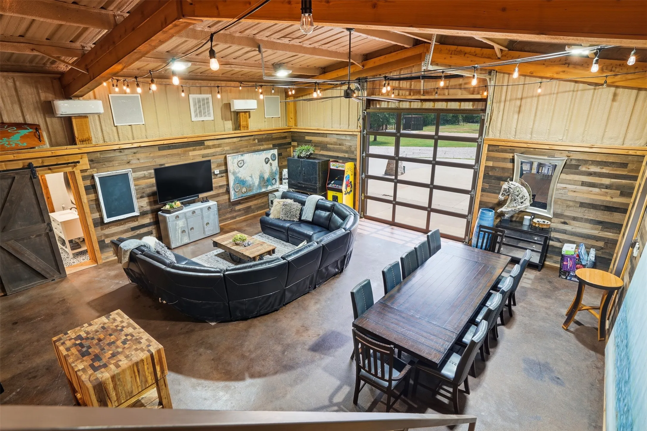 Single Family Residence For Sale in Palo Pinto County , 1083 Antler Drive, Strawn, Texas 76475, 5 Bedrooms, 5 Bathrooms, 8 Garage spaces, 4,686 Sqft, built in 2016, Price $2,650,000, mls#21274348, Real Estate Agent in Strawn, Homes For Sale in Palo Pinto county, Homes For Sale in Strawn, Realtor in Strawn Texas, Real Estate Brokerage Independent Realty Texas, Luminita Cordes Realtor