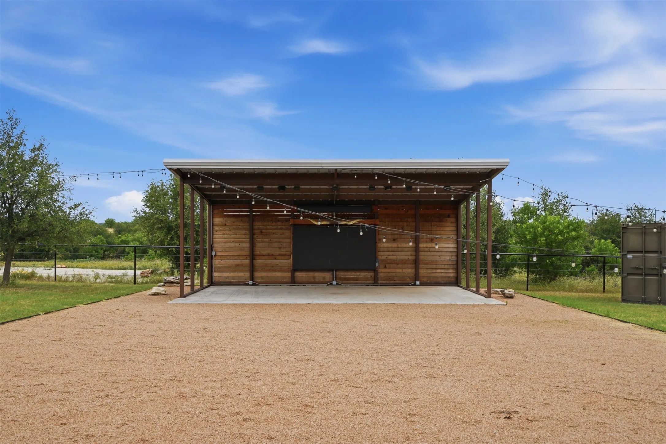 Single Family Residence For Sale in Palo Pinto County , 1083 Antler Drive, Strawn, Texas 76475, 5 Bedrooms, 5 Bathrooms, 8 Garage spaces, 4,686 Sqft, built in 2016, Price $2,650,000, mls#21274348, Real Estate Agent in Strawn, Homes For Sale in Palo Pinto county, Homes For Sale in Strawn, Realtor in Strawn Texas, Real Estate Brokerage Independent Realty Texas, Luminita Cordes Realtor