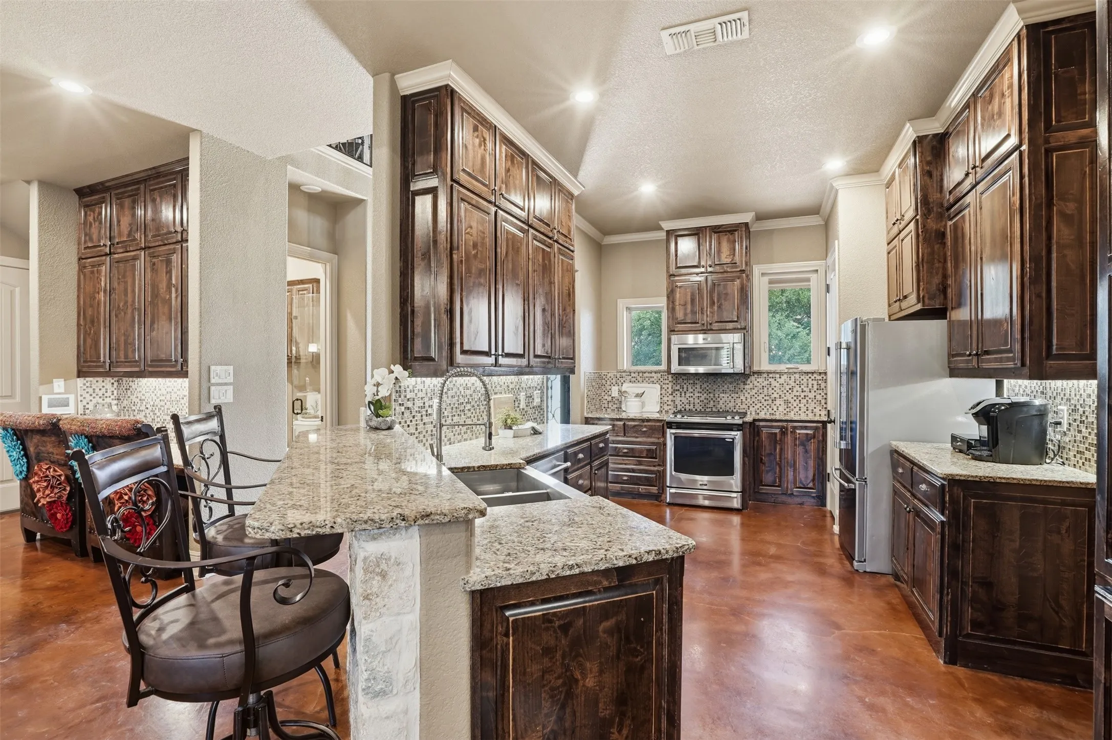 Single Family Residence For Sale in Palo Pinto County , 1083 Antler Drive, Strawn, Texas 76475, 5 Bedrooms, 5 Bathrooms, 8 Garage spaces, 4,686 Sqft, built in 2016, Price $2,650,000, mls#21274348, Real Estate Agent in Strawn, Homes For Sale in Palo Pinto county, Homes For Sale in Strawn, Realtor in Strawn Texas, Real Estate Brokerage Independent Realty Texas, Luminita Cordes Realtor