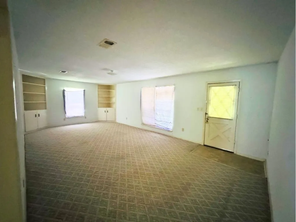 Single Family Residence For Sale in Collin County , 310 Broadway Avenue, Anna, Texas 75409, 3 Bedroom, 2 Bathroom, Garage spaces, 1,812 Sqft, built in 1950, mls#21269449, Real Estate Agent in Anna, Homes For Sale in Collin county, Homes For Sale in Anna, Realtor in Anna Texas, Real Estate Brokerage Independent Realty Texas, Luminita Cordes Realtor