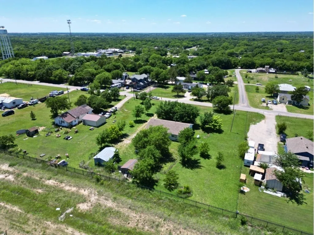 Single Family Residence For Sale in Collin County , 310 Broadway Avenue, Anna, Texas 75409, 3 Bedroom, 2 Bathroom, Garage spaces, 1,812 Sqft, built in 1950, mls#21269449, Real Estate Agent in Anna, Homes For Sale in Collin county, Homes For Sale in Anna, Realtor in Anna Texas, Real Estate Brokerage Independent Realty Texas, Luminita Cordes Realtor