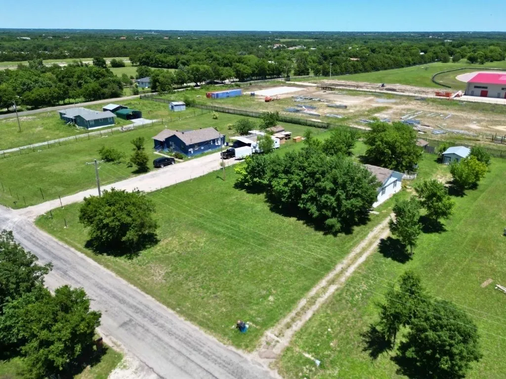 Single Family Residence For Sale in Collin County , 310 Broadway Avenue, Anna, Texas 75409, 3 Bedroom, 2 Bathroom, Garage spaces, 1,812 Sqft, built in 1950, mls#21269449, Real Estate Agent in Anna, Homes For Sale in Collin county, Homes For Sale in Anna, Realtor in Anna Texas, Real Estate Brokerage Independent Realty Texas, Luminita Cordes Realtor