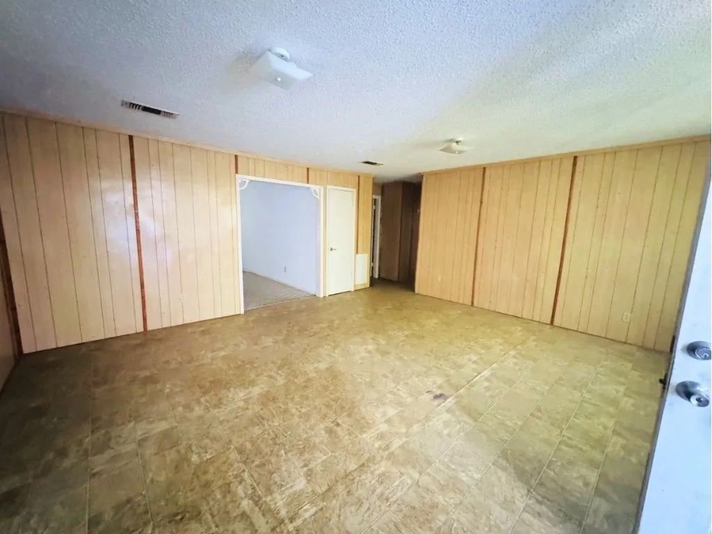 Single Family Residence For Sale in Collin County , 310 Broadway Avenue, Anna, Texas 75409, 3 Bedroom, 2 Bathroom, Garage spaces, 1,812 Sqft, built in 1950, mls#21269449, Real Estate Agent in Anna, Homes For Sale in Collin county, Homes For Sale in Anna, Realtor in Anna Texas, Real Estate Brokerage Independent Realty Texas, Luminita Cordes Realtor
