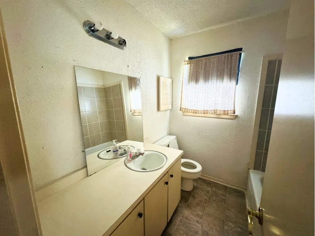 Single Family Residence For Sale in Collin County , 310 Broadway Avenue, Anna, Texas 75409, 3 Bedroom, 2 Bathroom, Garage spaces, 1,812 Sqft, built in 1950, mls#21269449, Real Estate Agent in Anna, Homes For Sale in Collin county, Homes For Sale in Anna, Realtor in Anna Texas, Real Estate Brokerage Independent Realty Texas, Luminita Cordes Realtor