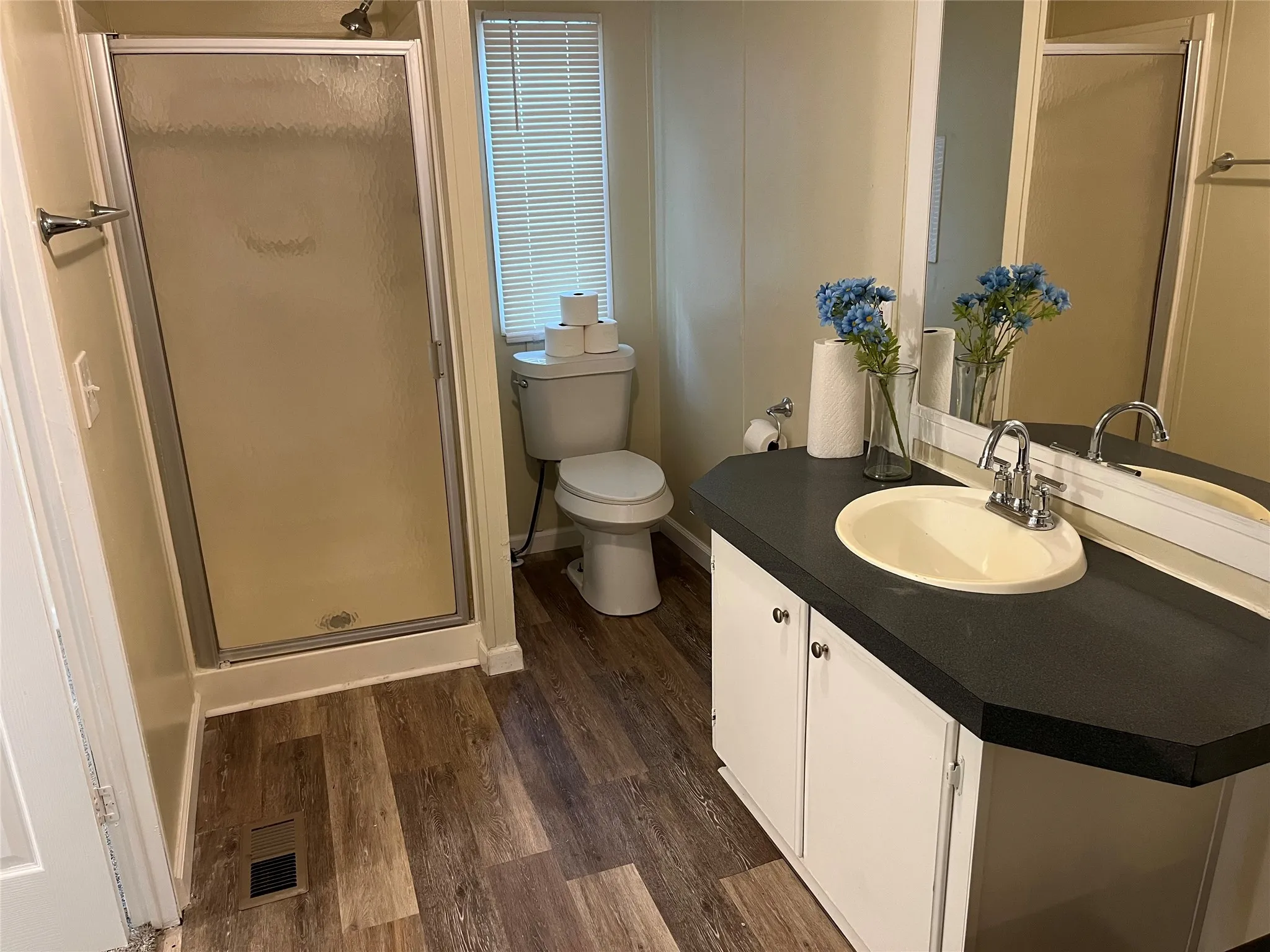 Mobile Home For Sale in Henderson County , 510 Williams Street, Athens, Texas 75751, 2 Bedrooms, 2 Bathrooms, Garage spaces, 1,056 Sqft, built in 1994, Price $124,500, mls#21278540, Real Estate Agent in Athens, Homes For Sale in Henderson county, Homes For Sale in Athens, Realtor in Athens Texas, Real Estate Brokerage Independent Realty Texas, Luminita Cordes Realtor