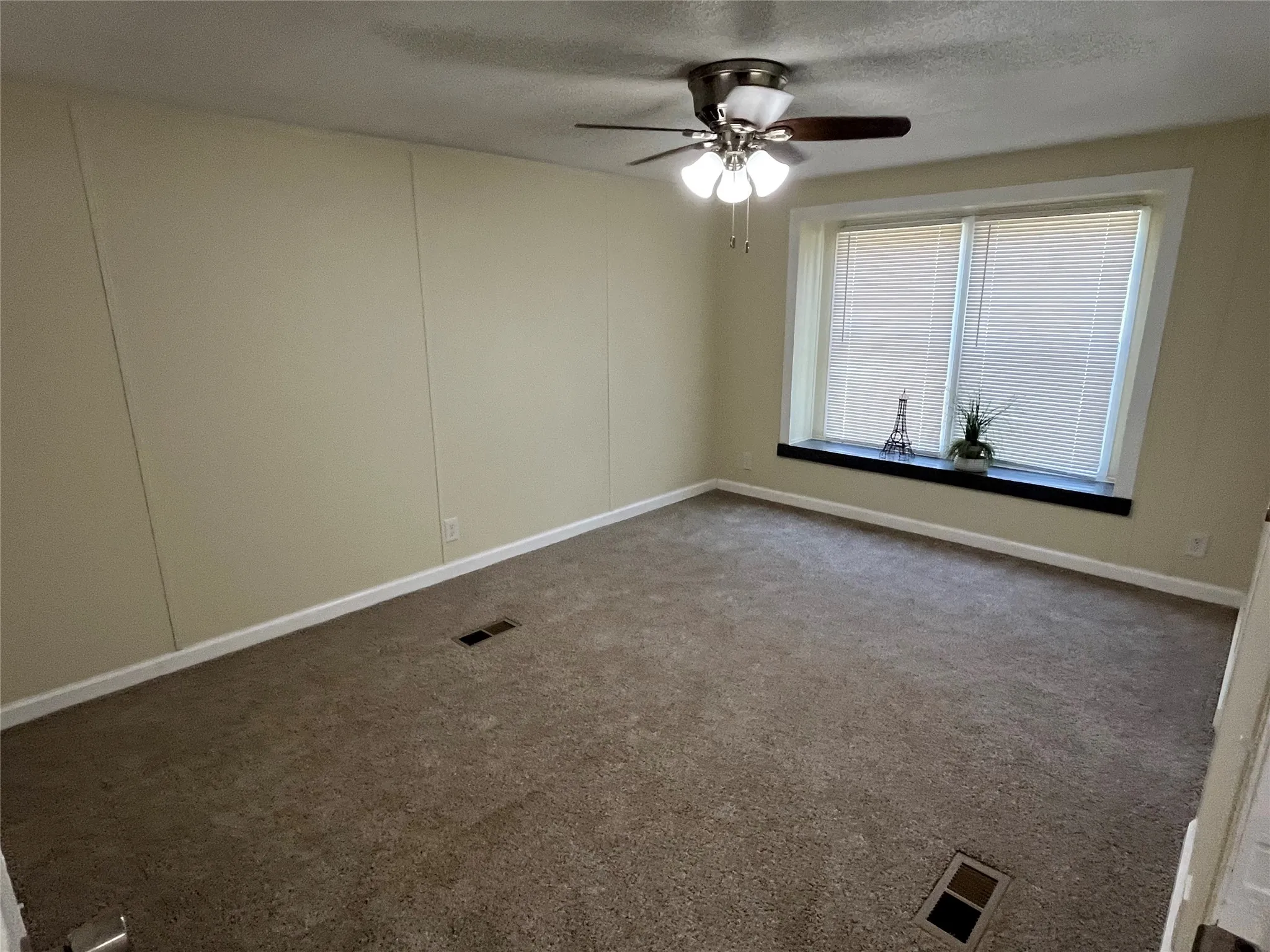 Mobile Home For Sale in Henderson County , 510 Williams Street, Athens, Texas 75751, 2 Bedrooms, 2 Bathrooms, Garage spaces, 1,056 Sqft, built in 1994, Price $124,500, mls#21278540, Real Estate Agent in Athens, Homes For Sale in Henderson county, Homes For Sale in Athens, Realtor in Athens Texas, Real Estate Brokerage Independent Realty Texas, Luminita Cordes Realtor
