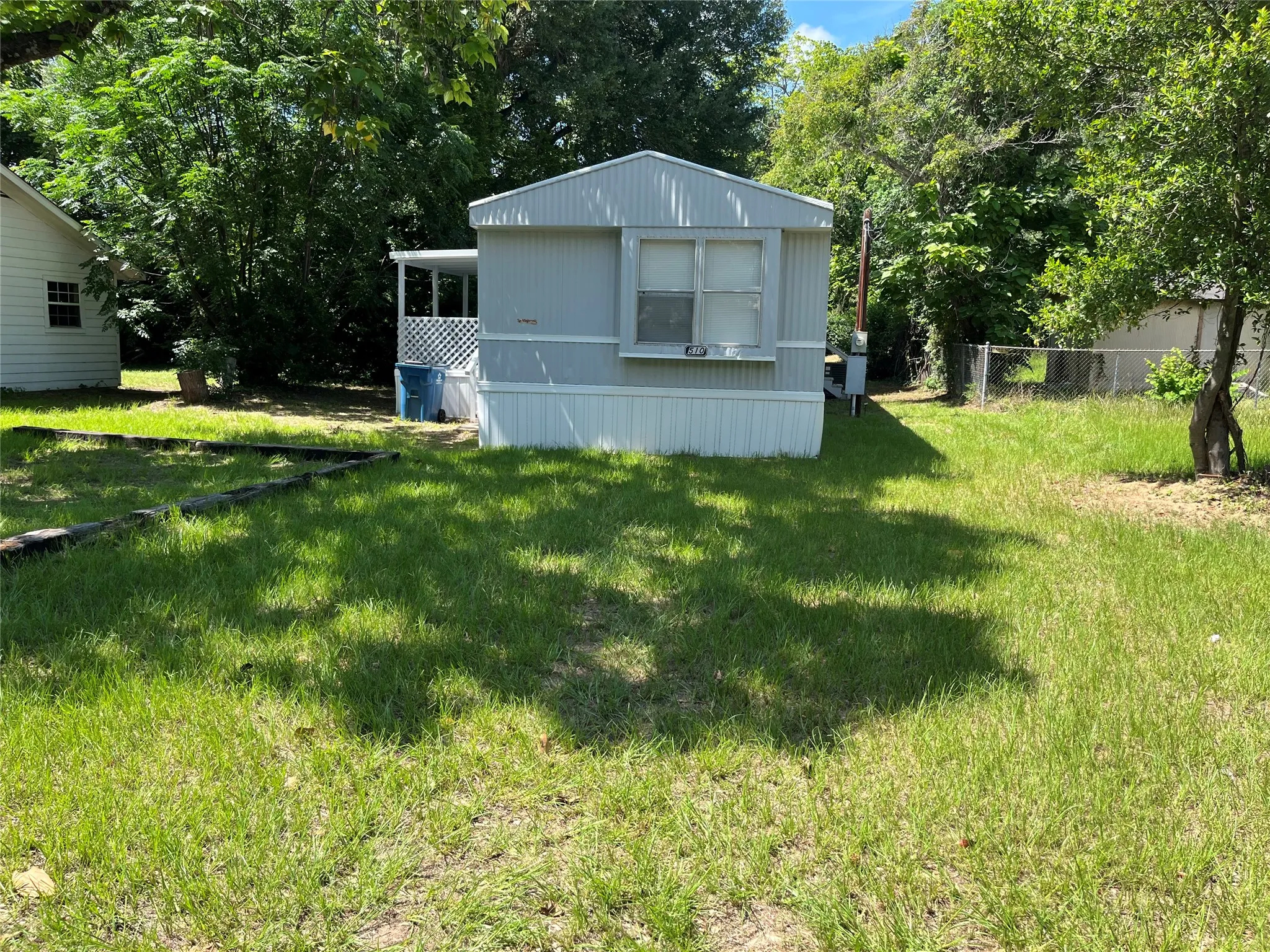 Mobile Home For Sale in Henderson County , 510 Williams Street, Athens, Texas 75751, 2 Bedrooms, 2 Bathrooms, Garage spaces, 1,056 Sqft, built in 1994, Price $124,500, mls#21278540, Real Estate Agent in Athens, Homes For Sale in Henderson county, Homes For Sale in Athens, Realtor in Athens Texas, Real Estate Brokerage Independent Realty Texas, Luminita Cordes Realtor