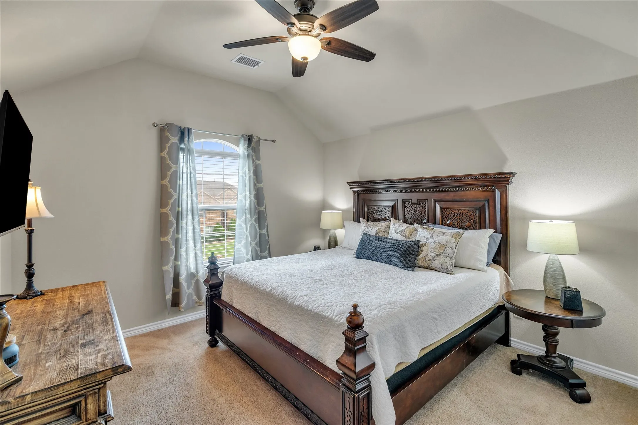 Single Family Residence For Sale in Tarrant County , 1232 Clearbrook Drive, Kennedale, Texas 76060, 4 Bedroom, 4 Bathroom, 3 Garage spaces, 3,716 Sqft, built in 2012, mls#21277687, Real Estate Agent in Kennedale, Homes For Sale in Tarrant county, Homes For Sale in Kennedale, Realtor in Kennedale Texas, Real Estate Brokerage Independent Realty Texas, Luminita Cordes Realtor