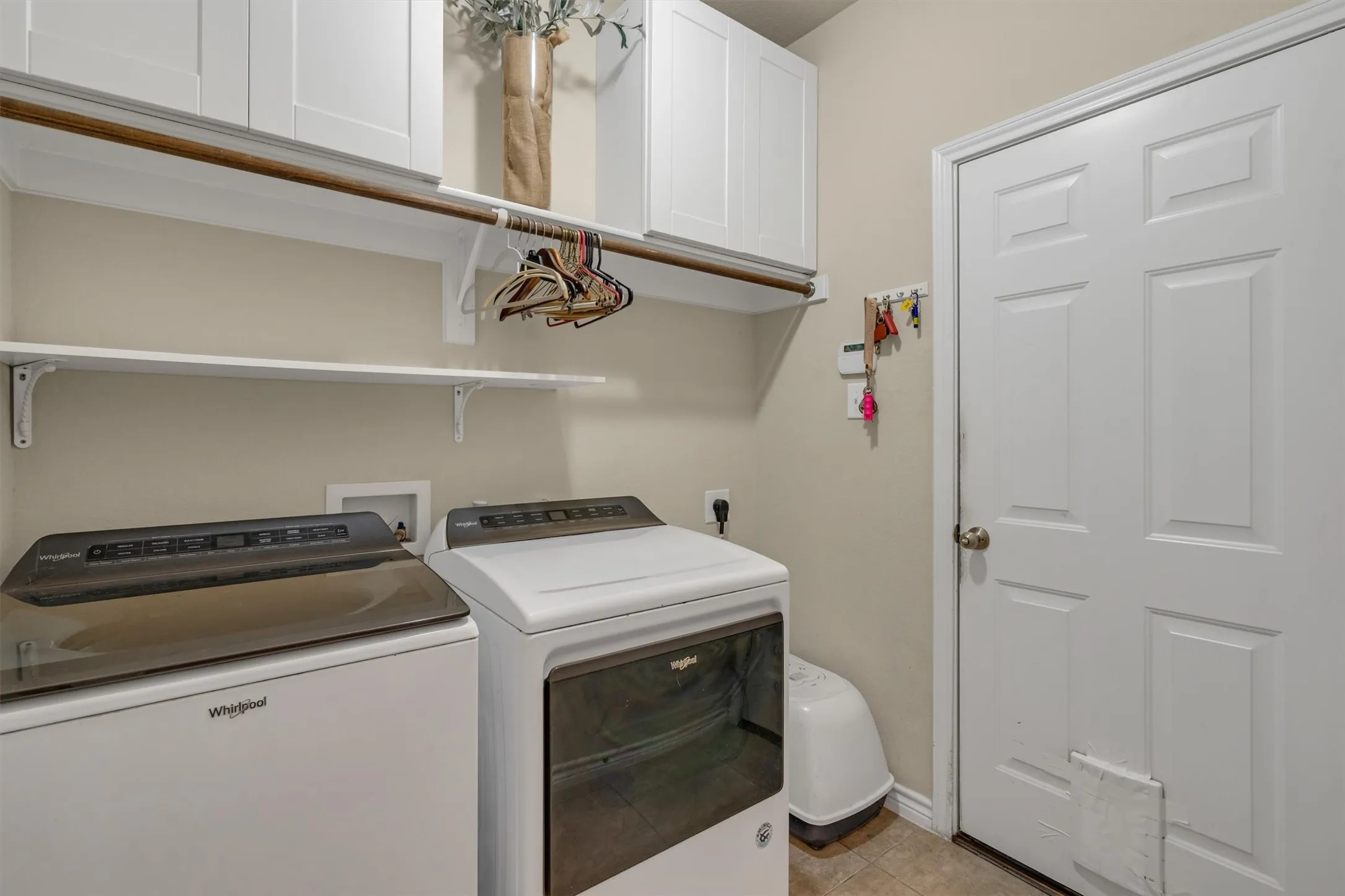 Single Family Residence For Sale in Tarrant County , 1232 Clearbrook Drive, Kennedale, Texas 76060, 4 Bedroom, 4 Bathroom, 3 Garage spaces, 3,716 Sqft, built in 2012, mls#21277687, Real Estate Agent in Kennedale, Homes For Sale in Tarrant county, Homes For Sale in Kennedale, Realtor in Kennedale Texas, Real Estate Brokerage Independent Realty Texas, Luminita Cordes Realtor