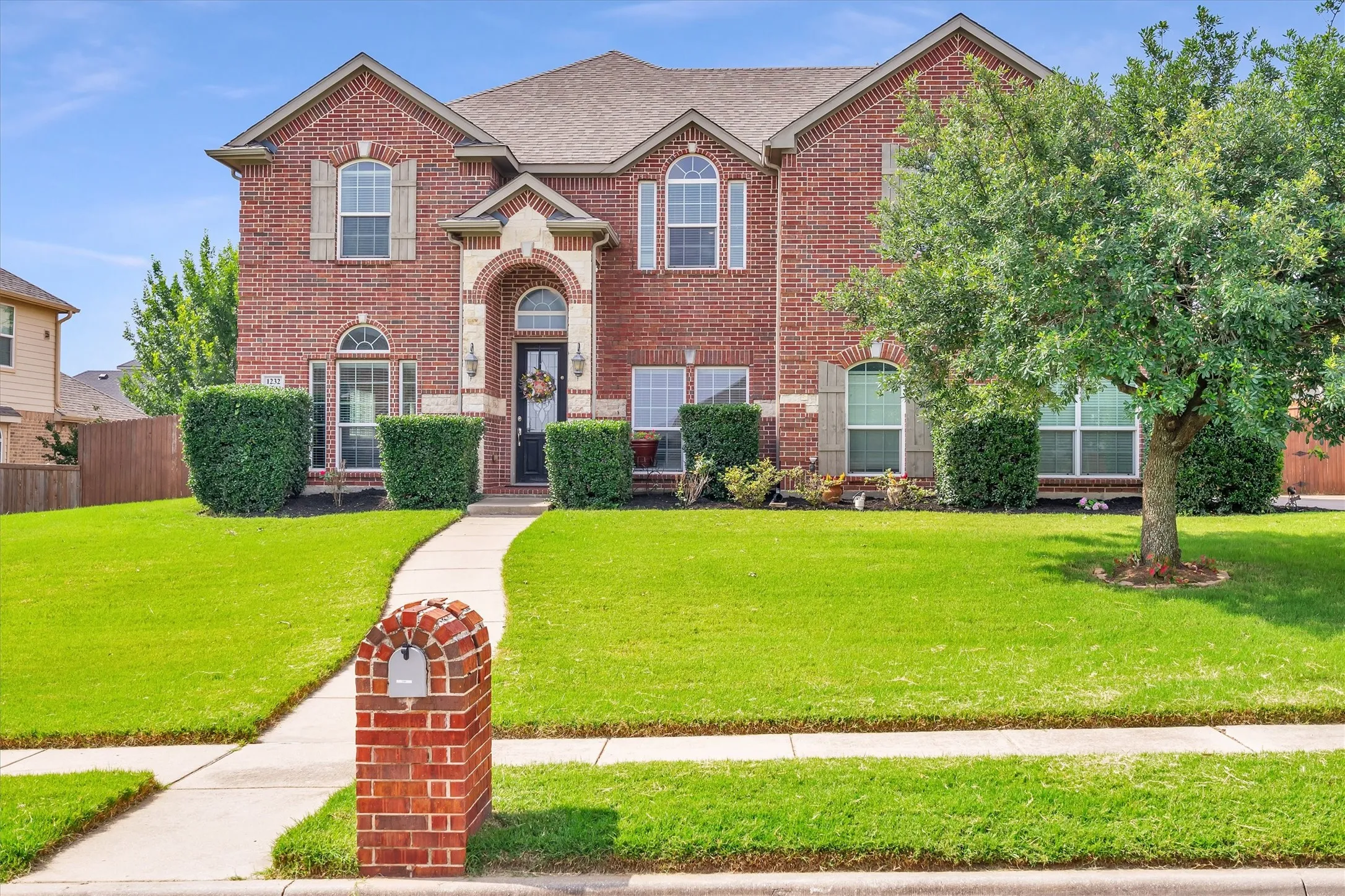 Single Family Residence For Sale in Tarrant County , 1232 Clearbrook Drive, Kennedale, Texas 76060, 4 Bedroom, 4 Bathroom, 3 Garage spaces, 3,716 Sqft, built in 2012, mls#21277687, Real Estate Agent in Kennedale, Homes For Sale in Tarrant county, Homes For Sale in Kennedale, Realtor in Kennedale Texas, Real Estate Brokerage Independent Realty Texas, Luminita Cordes Realtor