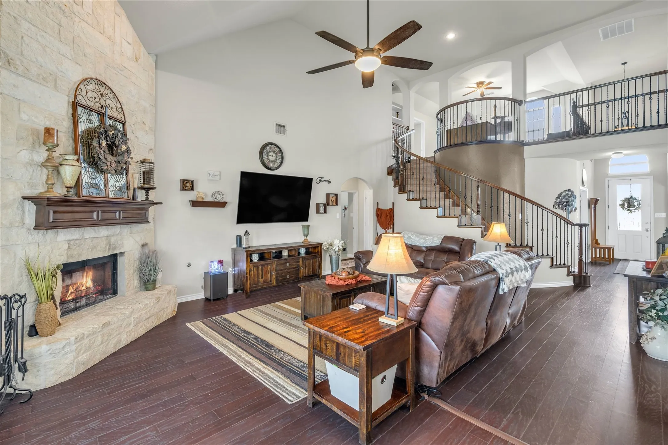 Single Family Residence For Sale in Tarrant County , 1232 Clearbrook Drive, Kennedale, Texas 76060, 4 Bedroom, 4 Bathroom, 3 Garage spaces, 3,716 Sqft, built in 2012, mls#21277687, Real Estate Agent in Kennedale, Homes For Sale in Tarrant county, Homes For Sale in Kennedale, Realtor in Kennedale Texas, Real Estate Brokerage Independent Realty Texas, Luminita Cordes Realtor
