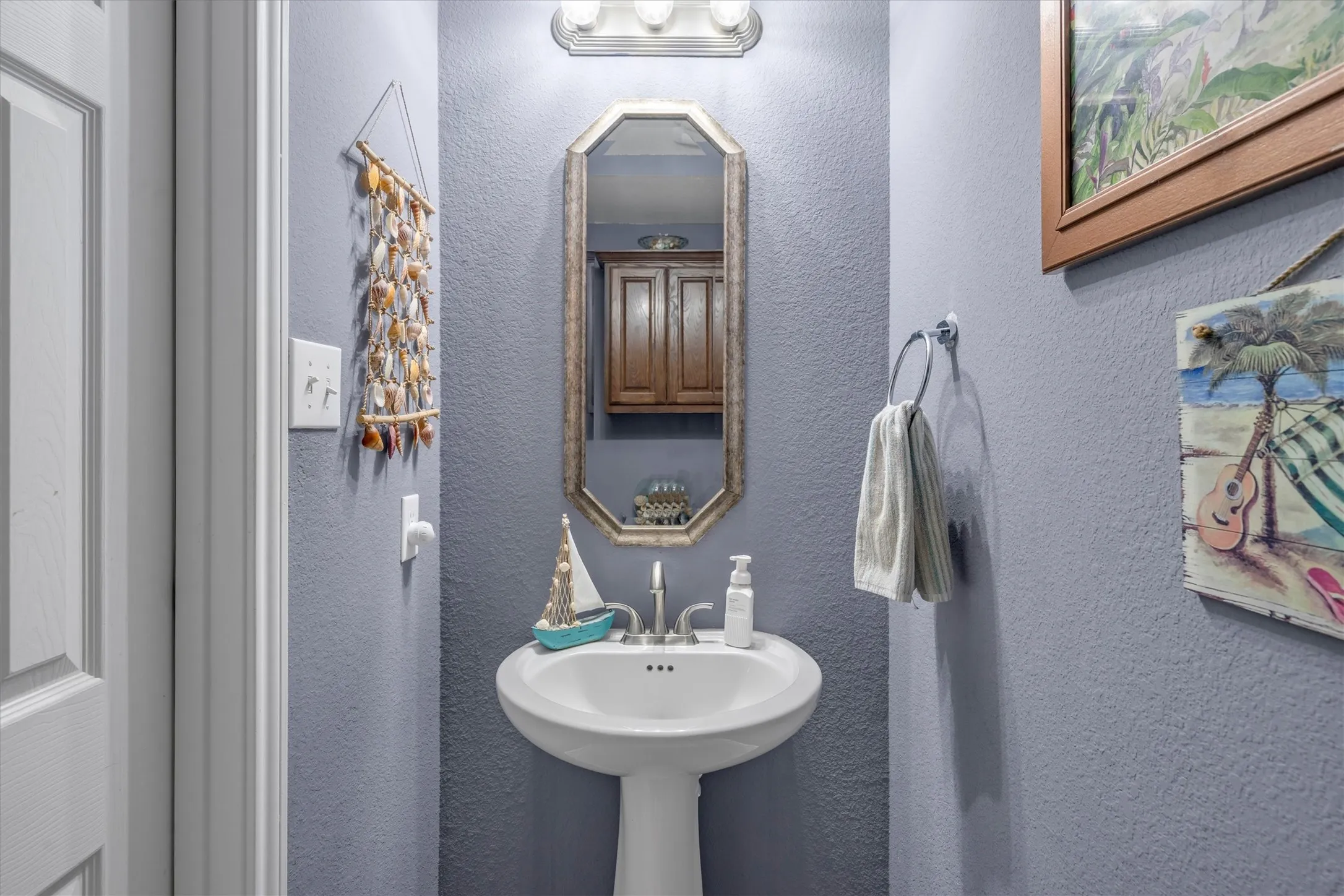 Single Family Residence For Sale in Tarrant County , 1232 Clearbrook Drive, Kennedale, Texas 76060, 4 Bedroom, 4 Bathroom, 3 Garage spaces, 3,716 Sqft, built in 2012, mls#21277687, Real Estate Agent in Kennedale, Homes For Sale in Tarrant county, Homes For Sale in Kennedale, Realtor in Kennedale Texas, Real Estate Brokerage Independent Realty Texas, Luminita Cordes Realtor