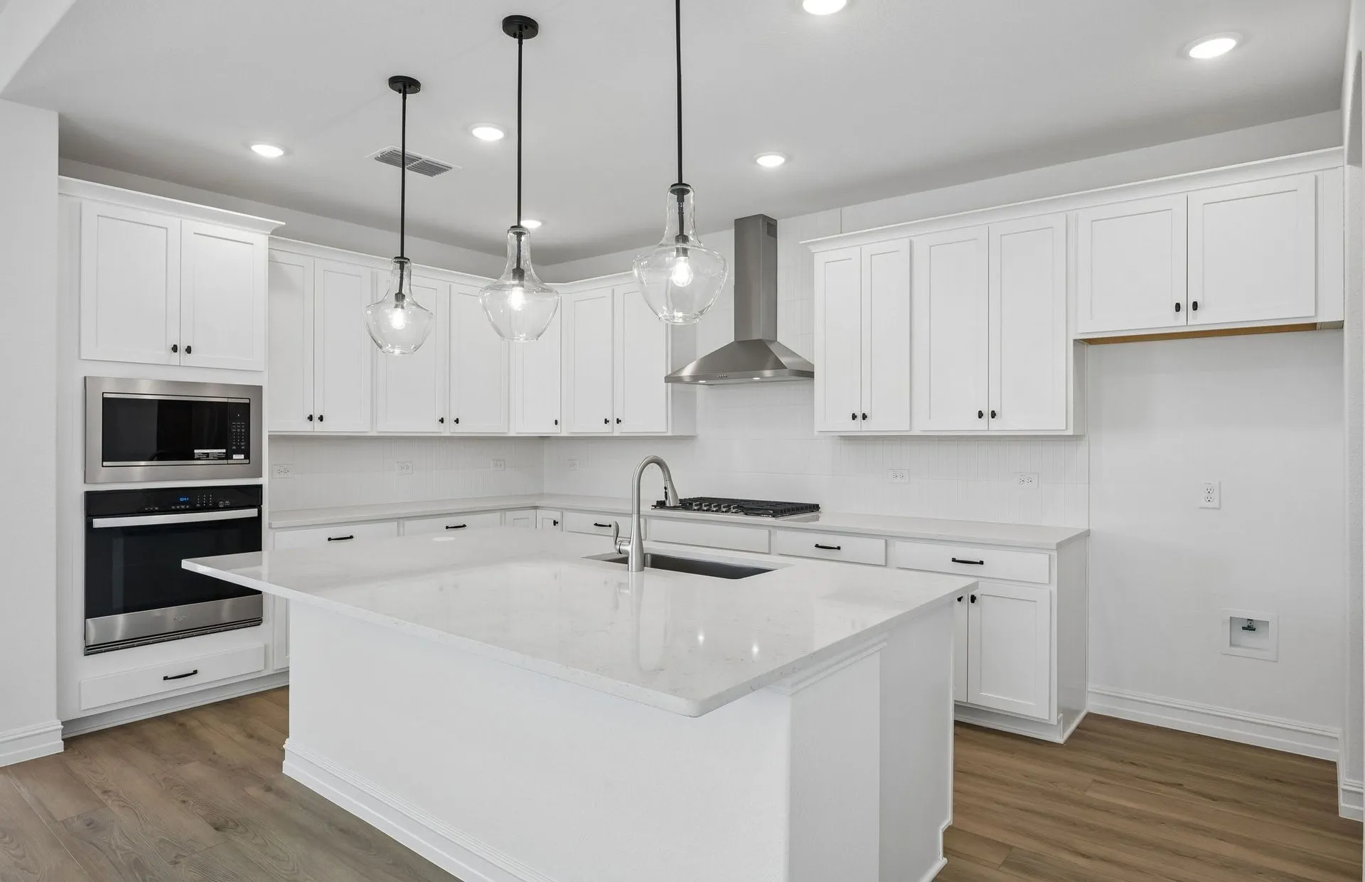 Eat-in bartop kitchen island