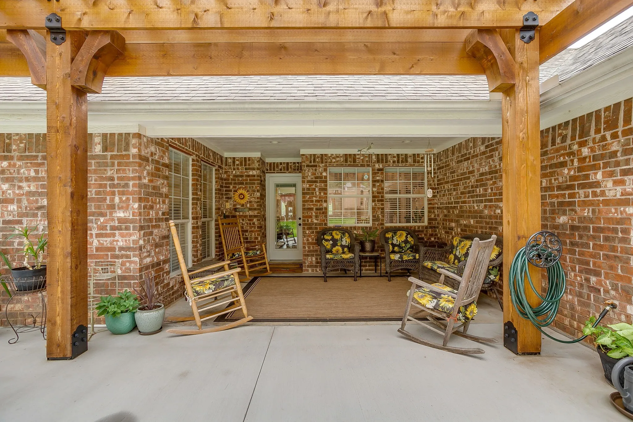 Single Family Residence For Sale in Parker County , 117 Countryside Court, Weatherford, Texas 76087, 5 Bedroom, 2 Bathroom, 5 Garage spaces, 2,216 Sqft, built in 1997, mls#21269996, Real Estate Agent in Weatherford, Homes For Sale in Parker county, Homes For Sale in Weatherford, Realtor in Weatherford Texas, Real Estate Brokerage Independent Realty Texas, Luminita Cordes Realtor