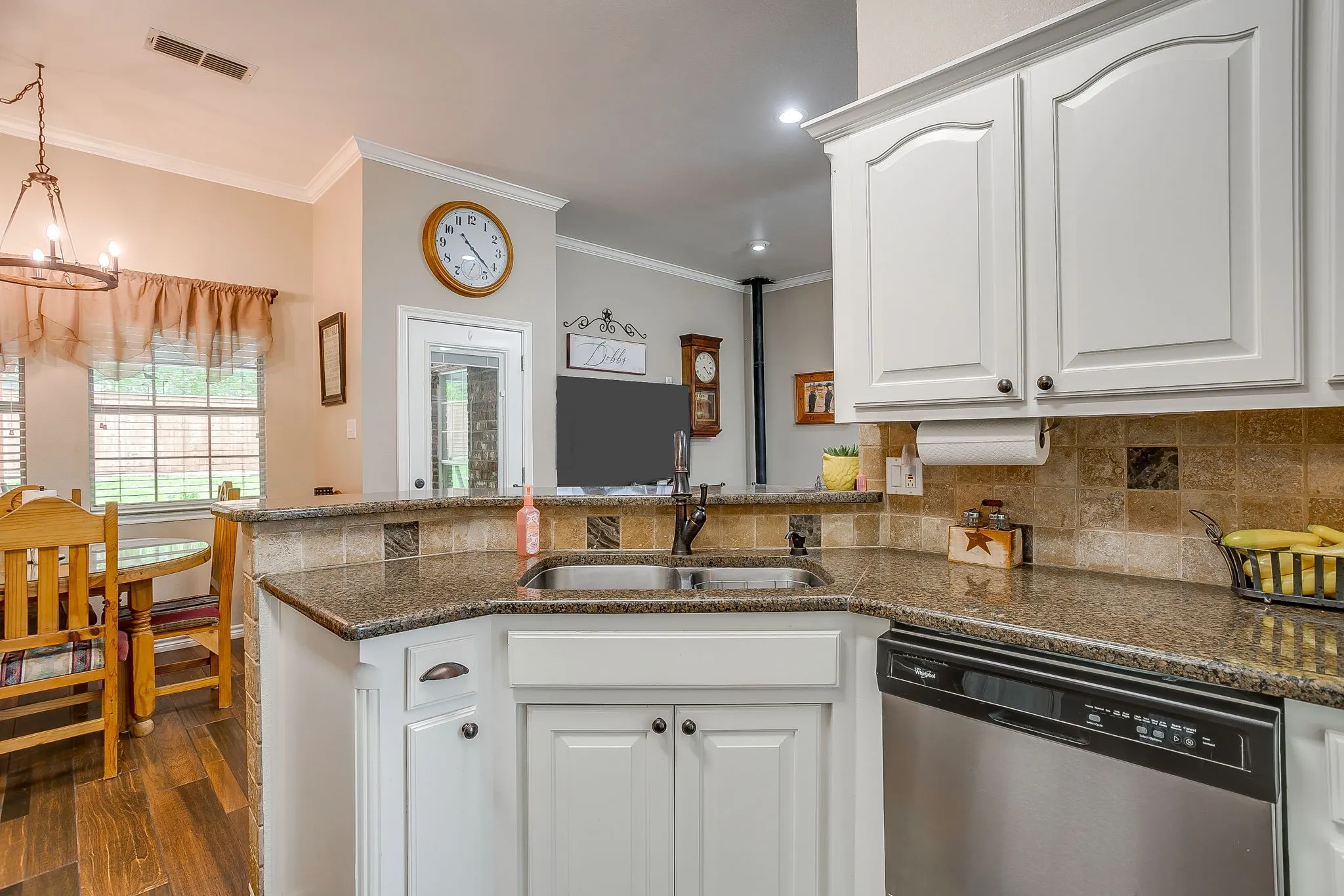 Single Family Residence For Sale in Parker County , 117 Countryside Court, Weatherford, Texas 76087, 5 Bedroom, 2 Bathroom, 5 Garage spaces, 2,216 Sqft, built in 1997, mls#21269996, Real Estate Agent in Weatherford, Homes For Sale in Parker county, Homes For Sale in Weatherford, Realtor in Weatherford Texas, Real Estate Brokerage Independent Realty Texas, Luminita Cordes Realtor