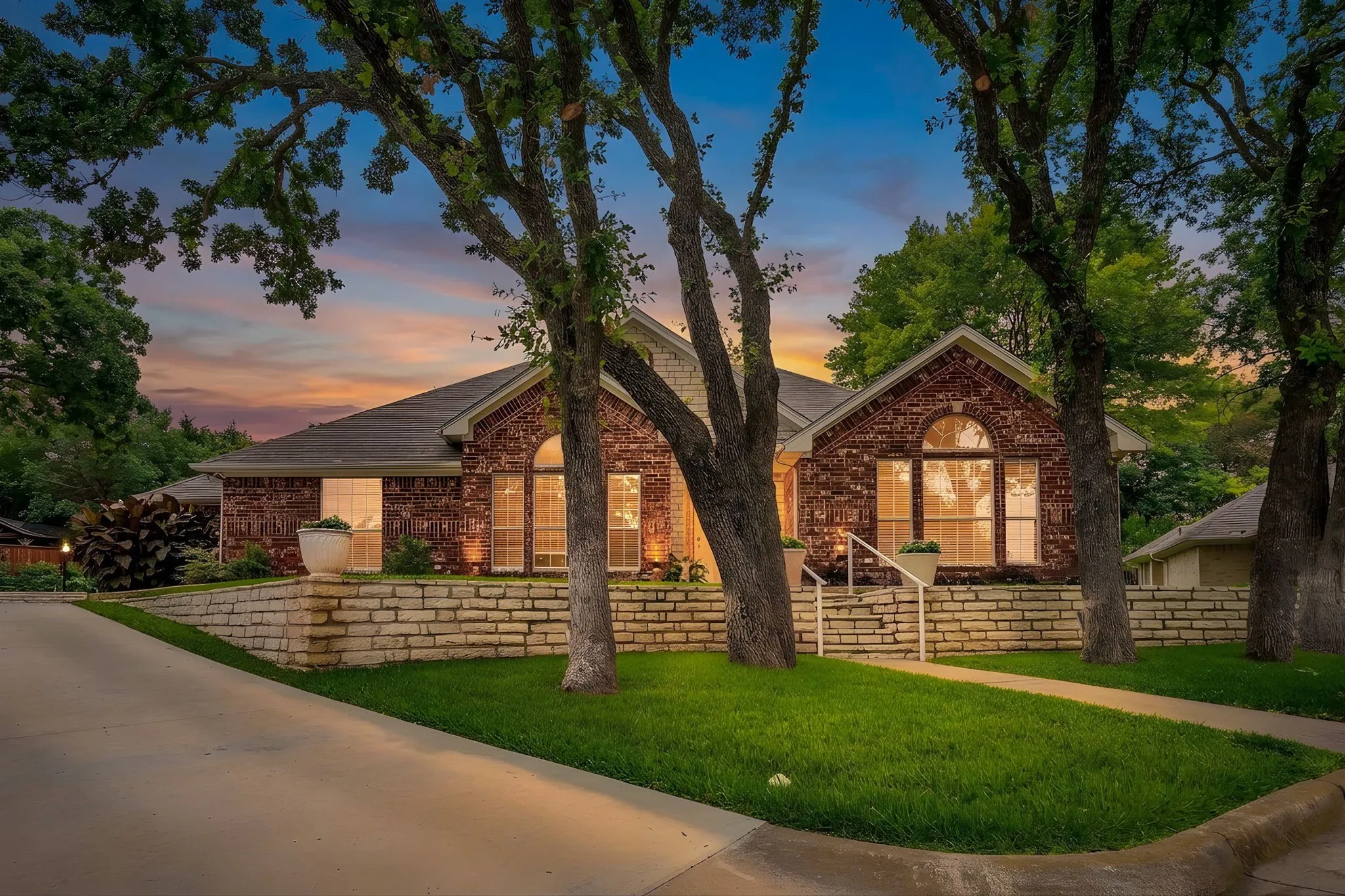 Single Family Residence For Sale in Parker County , 117 Countryside Court, Weatherford, Texas 76087, 5 Bedroom, 2 Bathroom, 5 Garage spaces, 2,216 Sqft, built in 1997, mls#21269996, Real Estate Agent in Weatherford, Homes For Sale in Parker county, Homes For Sale in Weatherford, Realtor in Weatherford Texas, Real Estate Brokerage Independent Realty Texas, Luminita Cordes Realtor