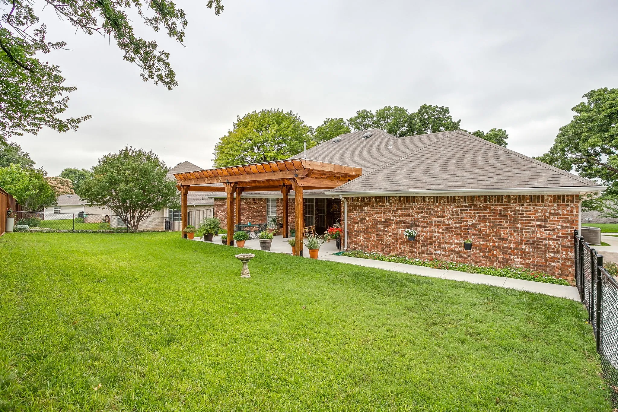 Single Family Residence For Sale in Parker County , 117 Countryside Court, Weatherford, Texas 76087, 5 Bedroom, 2 Bathroom, 5 Garage spaces, 2,216 Sqft, built in 1997, mls#21269996, Real Estate Agent in Weatherford, Homes For Sale in Parker county, Homes For Sale in Weatherford, Realtor in Weatherford Texas, Real Estate Brokerage Independent Realty Texas, Luminita Cordes Realtor