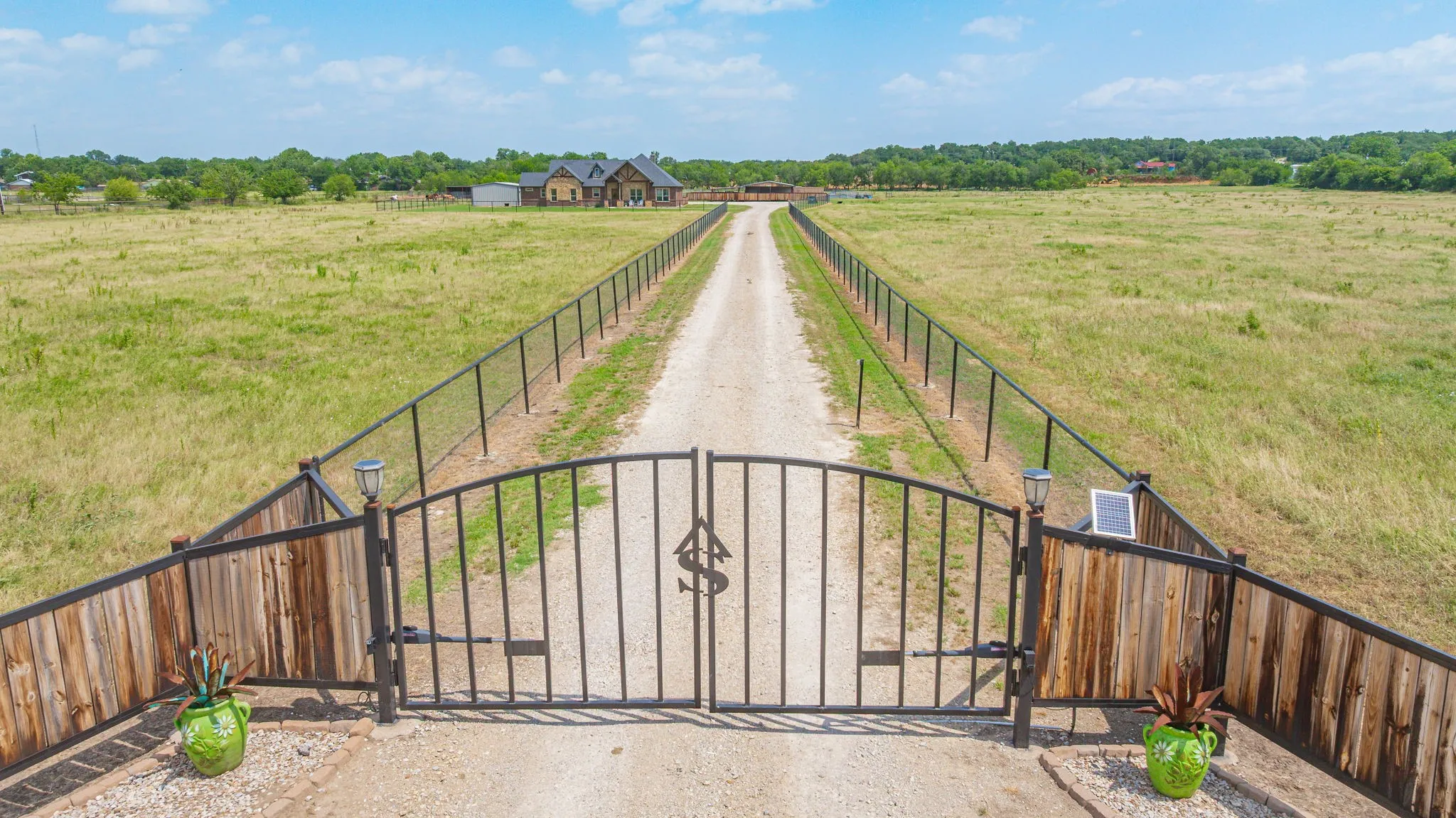 Single Family Residence For Sale in Palo Pinto County , 2801 Mh 379, Mineral Wells, Texas 76067, 4 Bedroom, 3 Bathroom, Garage spaces, 2,390 Sqft, built in 2017, mls#21275530, Real Estate Agent in Mineral Wells, Homes For Sale in Palo Pinto county, Homes For Sale in Mineral Wells, Realtor in Mineral Wells Texas, Real Estate Brokerage Independent Realty Texas, Luminita Cordes Realtor