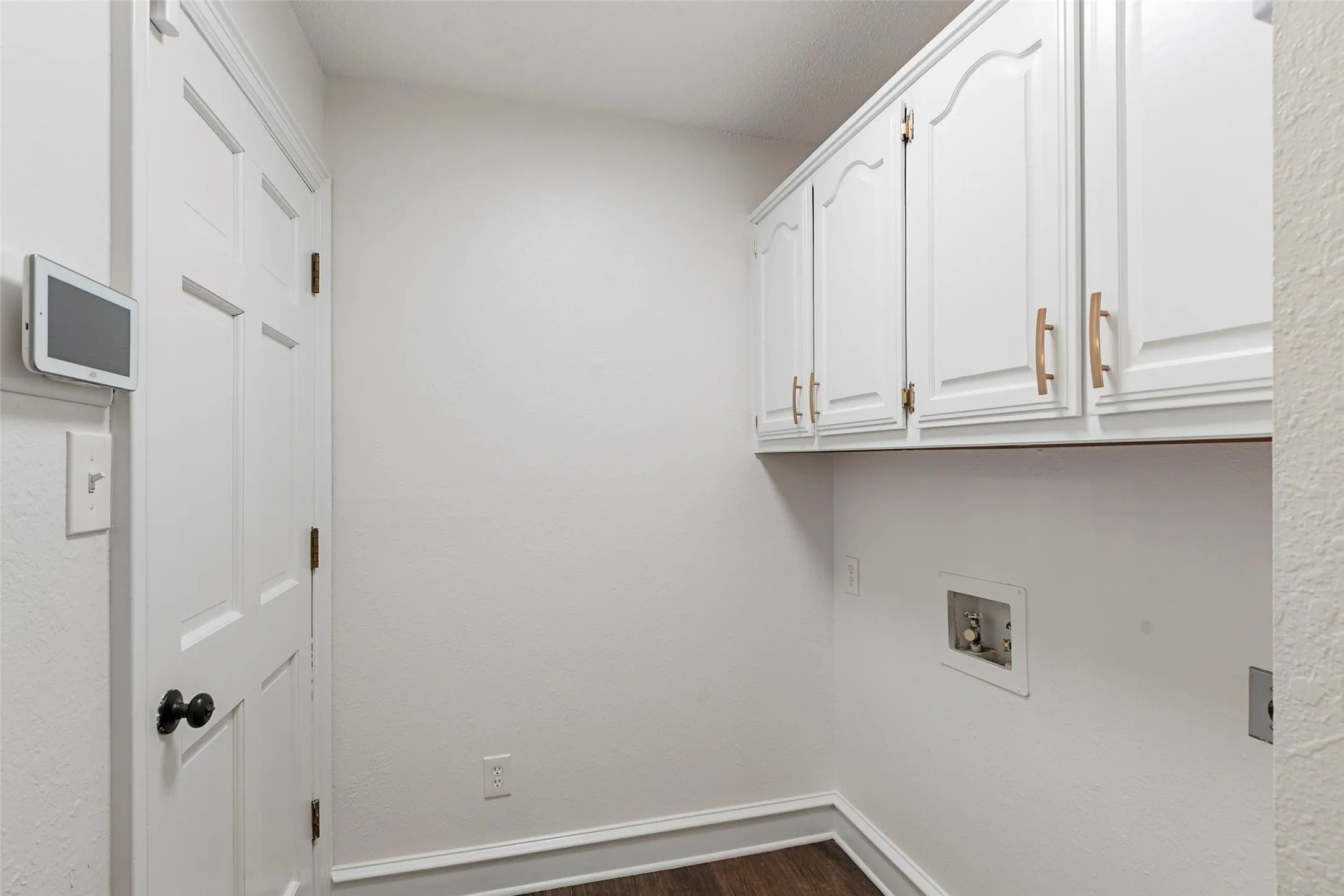 Single Family Residence For Sale in Dallas County , 3114 Oak Trail Drive, Rowlett, Texas 75088, 3 Bedroom, 2 Bathroom, 2 Garage spaces, 2,081 Sqft, built in 1984, mls#21278588, Real Estate Agent in Rowlett, Homes For Sale in Dallas county, Homes For Sale in Rowlett, Realtor in Rowlett Texas, Real Estate Brokerage Independent Realty Texas, Luminita Cordes Realtor