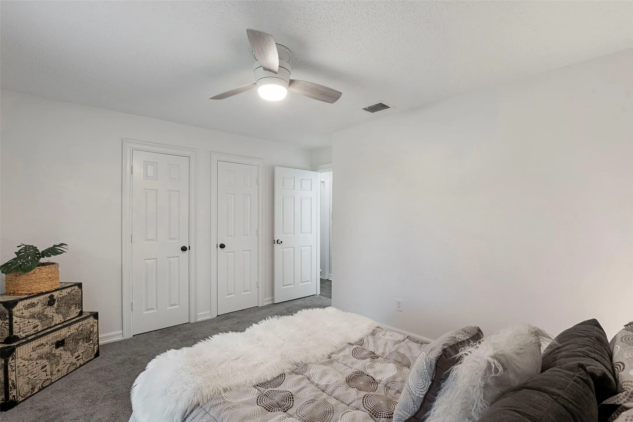 Single Family Residence For Sale in Dallas County , 3114 Oak Trail Drive, Rowlett, Texas 75088, 3 Bedroom, 2 Bathroom, 2 Garage spaces, 2,081 Sqft, built in 1984, mls#21278588, Real Estate Agent in Rowlett, Homes For Sale in Dallas county, Homes For Sale in Rowlett, Realtor in Rowlett Texas, Real Estate Brokerage Independent Realty Texas, Luminita Cordes Realtor