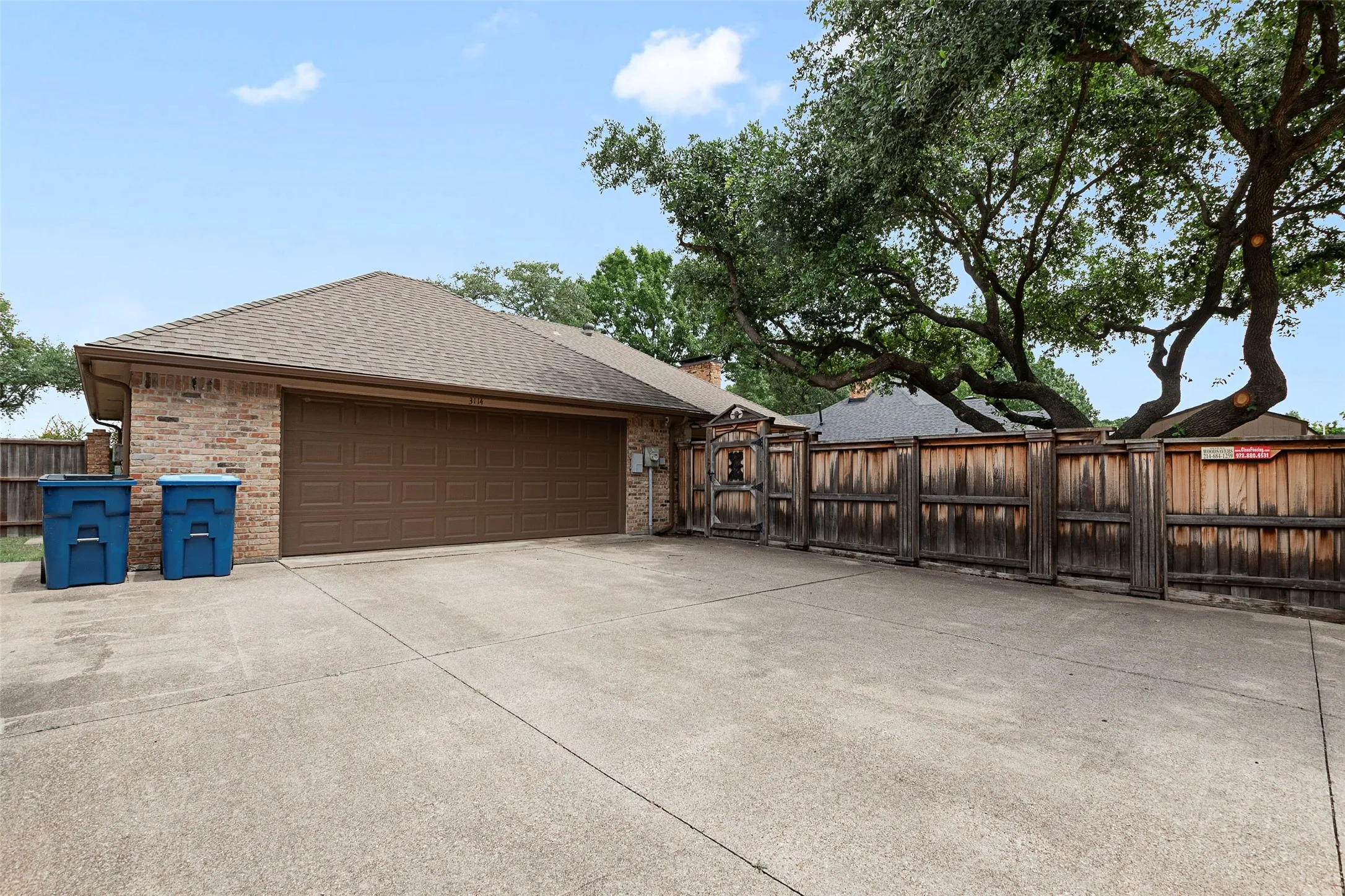 Single Family Residence For Sale in Dallas County , 3114 Oak Trail Drive, Rowlett, Texas 75088, 3 Bedroom, 2 Bathroom, 2 Garage spaces, 2,081 Sqft, built in 1984, mls#21278588, Real Estate Agent in Rowlett, Homes For Sale in Dallas county, Homes For Sale in Rowlett, Realtor in Rowlett Texas, Real Estate Brokerage Independent Realty Texas, Luminita Cordes Realtor