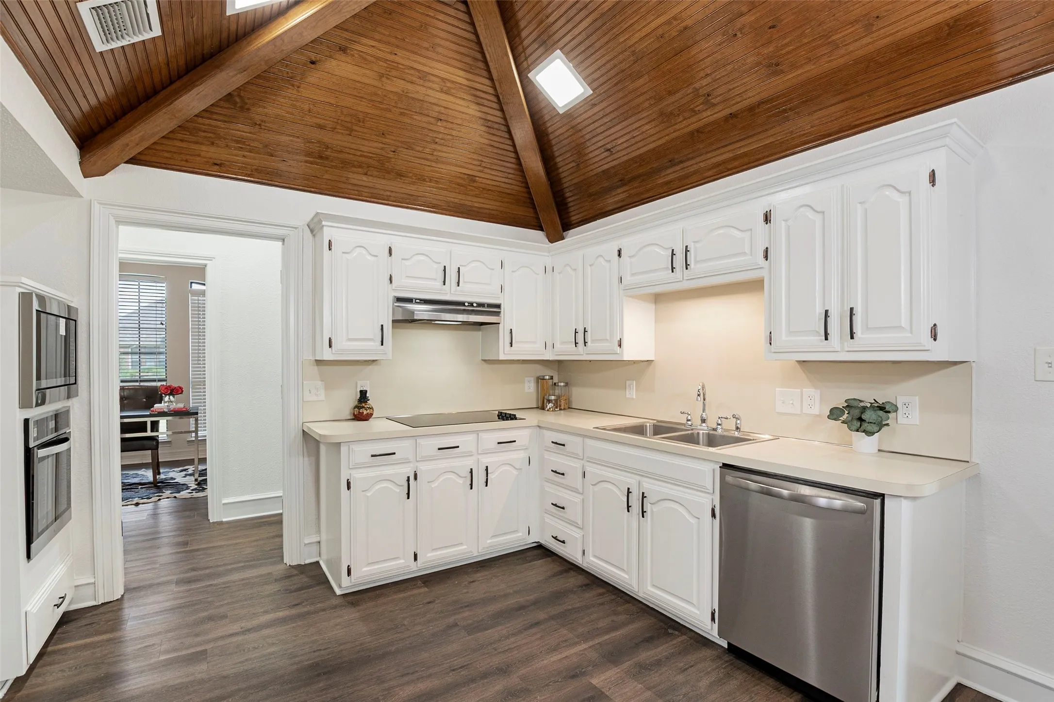 Single Family Residence For Sale in Dallas County , 3114 Oak Trail Drive, Rowlett, Texas 75088, 3 Bedroom, 2 Bathroom, 2 Garage spaces, 2,081 Sqft, built in 1984, mls#21278588, Real Estate Agent in Rowlett, Homes For Sale in Dallas county, Homes For Sale in Rowlett, Realtor in Rowlett Texas, Real Estate Brokerage Independent Realty Texas, Luminita Cordes Realtor
