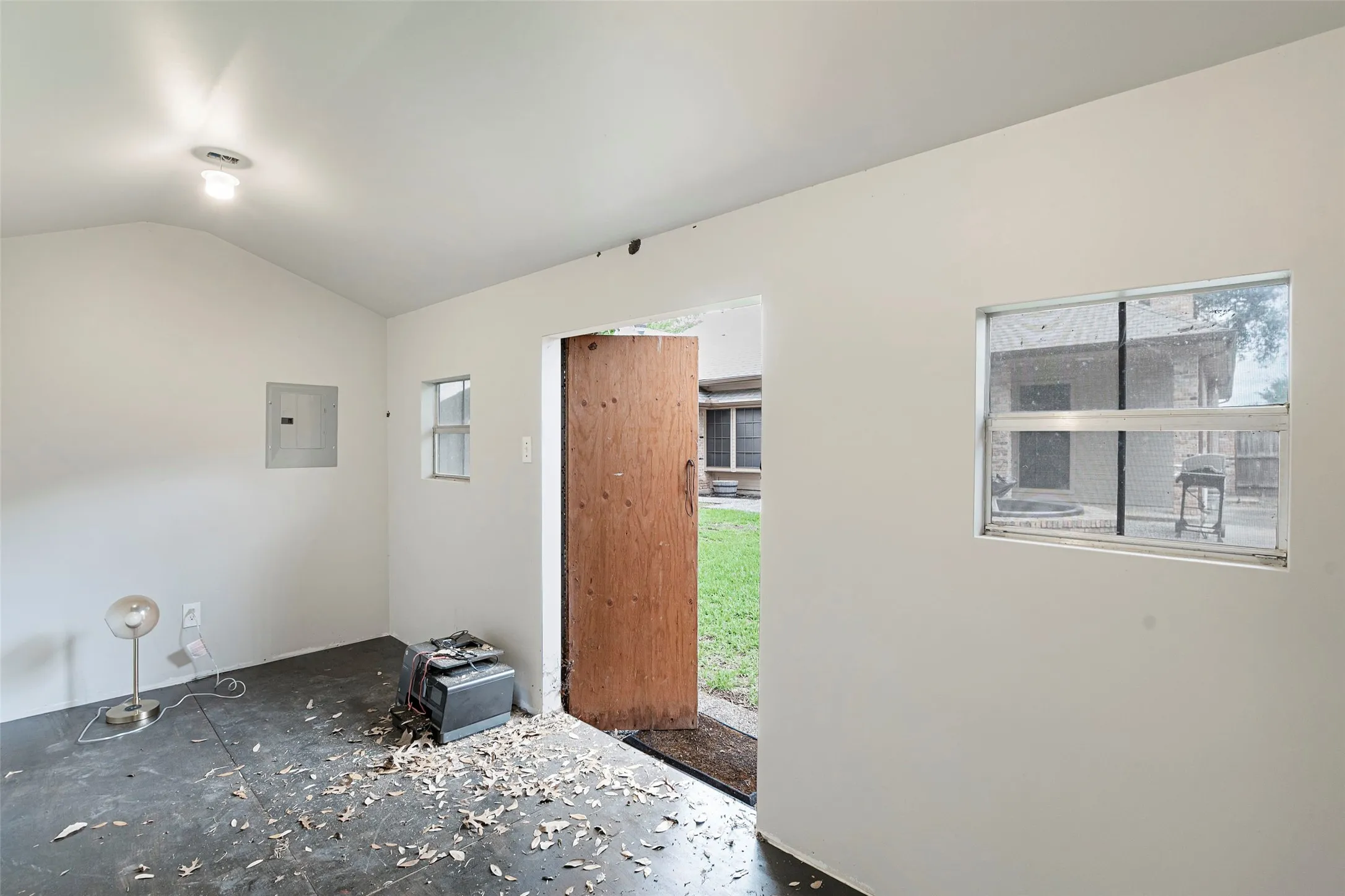 Single Family Residence For Sale in Dallas County , 3114 Oak Trail Drive, Rowlett, Texas 75088, 3 Bedroom, 2 Bathroom, 2 Garage spaces, 2,081 Sqft, built in 1984, mls#21278588, Real Estate Agent in Rowlett, Homes For Sale in Dallas county, Homes For Sale in Rowlett, Realtor in Rowlett Texas, Real Estate Brokerage Independent Realty Texas, Luminita Cordes Realtor