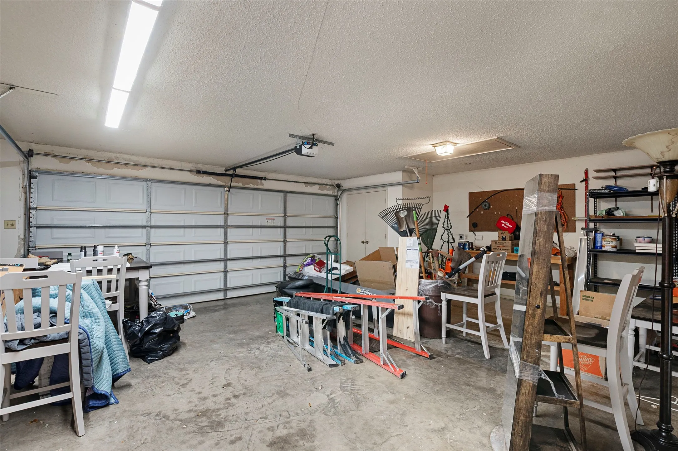 Single Family Residence For Sale in Dallas County , 3114 Oak Trail Drive, Rowlett, Texas 75088, 3 Bedroom, 2 Bathroom, 2 Garage spaces, 2,081 Sqft, built in 1984, mls#21278588, Real Estate Agent in Rowlett, Homes For Sale in Dallas county, Homes For Sale in Rowlett, Realtor in Rowlett Texas, Real Estate Brokerage Independent Realty Texas, Luminita Cordes Realtor