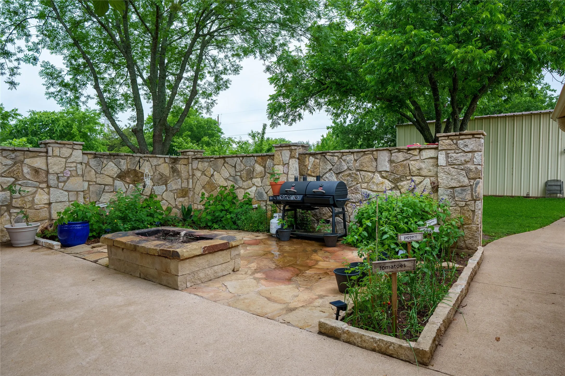 Single Family Residence For Sale in Denton County , 920 Brush Creek Road, Argyle, Texas 76226, 4 Bedroom, 3 Bathroom, 2 Garage spaces, 3,218 Sqft, built in 1974, mls#21253760, Real Estate Agent in Argyle, Homes For Sale in Denton county, Homes For Sale in Argyle, Realtor in Argyle Texas, Real Estate Brokerage Independent Realty Texas, Luminita Cordes Realtor