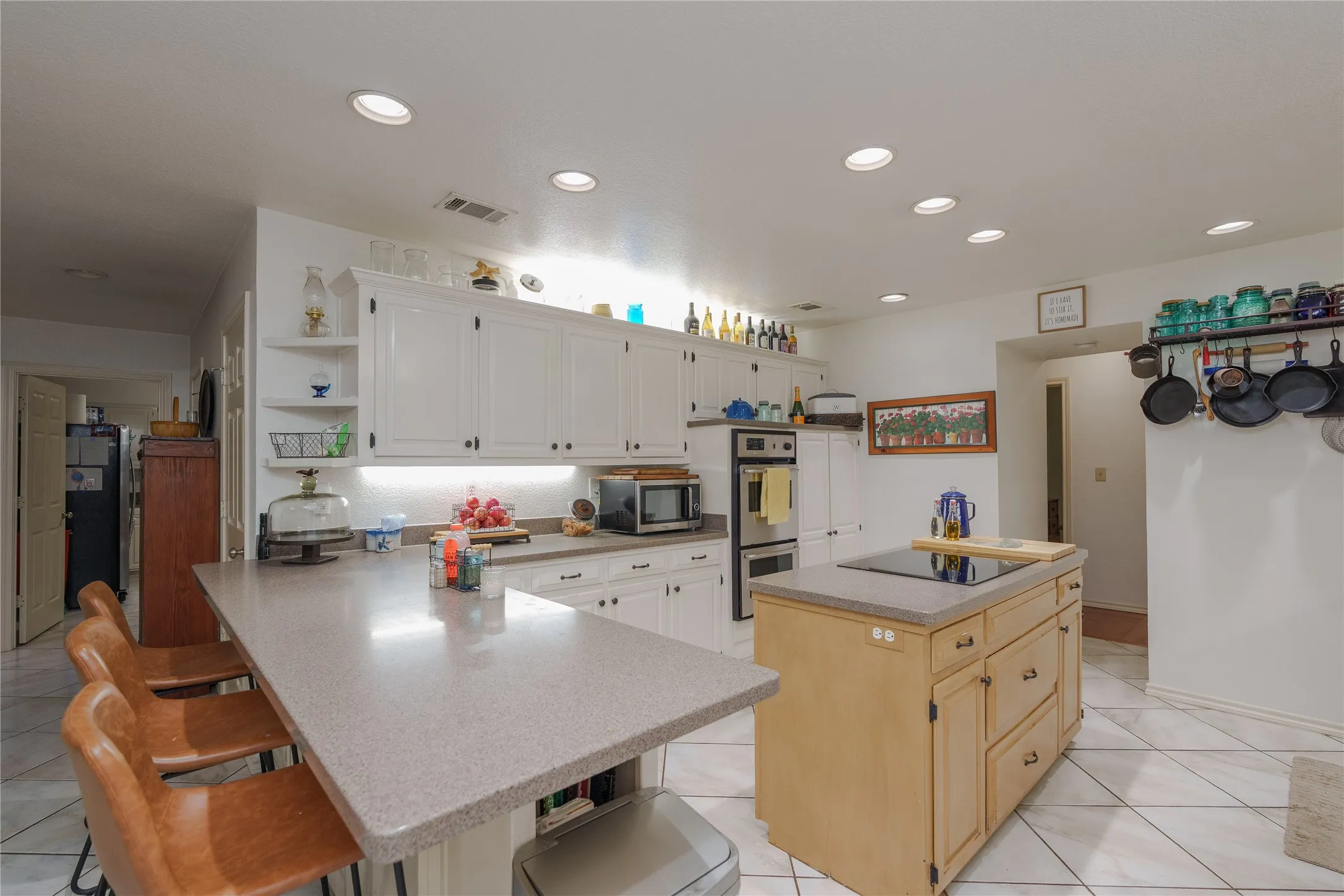 Single Family Residence For Sale in Denton County , 920 Brush Creek Road, Argyle, Texas 76226, 4 Bedroom, 3 Bathroom, 2 Garage spaces, 3,218 Sqft, built in 1974, mls#21253760, Real Estate Agent in Argyle, Homes For Sale in Denton county, Homes For Sale in Argyle, Realtor in Argyle Texas, Real Estate Brokerage Independent Realty Texas, Luminita Cordes Realtor