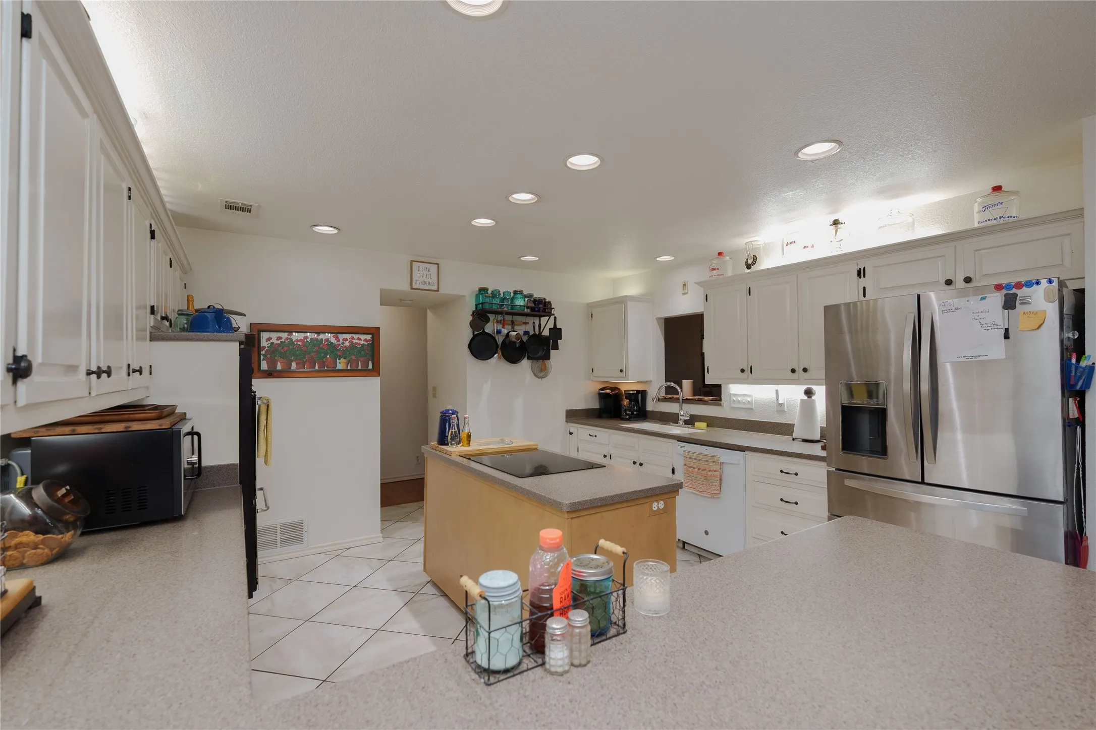Single Family Residence For Sale in Denton County , 920 Brush Creek Road, Argyle, Texas 76226, 4 Bedroom, 3 Bathroom, 2 Garage spaces, 3,218 Sqft, built in 1974, mls#21253760, Real Estate Agent in Argyle, Homes For Sale in Denton county, Homes For Sale in Argyle, Realtor in Argyle Texas, Real Estate Brokerage Independent Realty Texas, Luminita Cordes Realtor