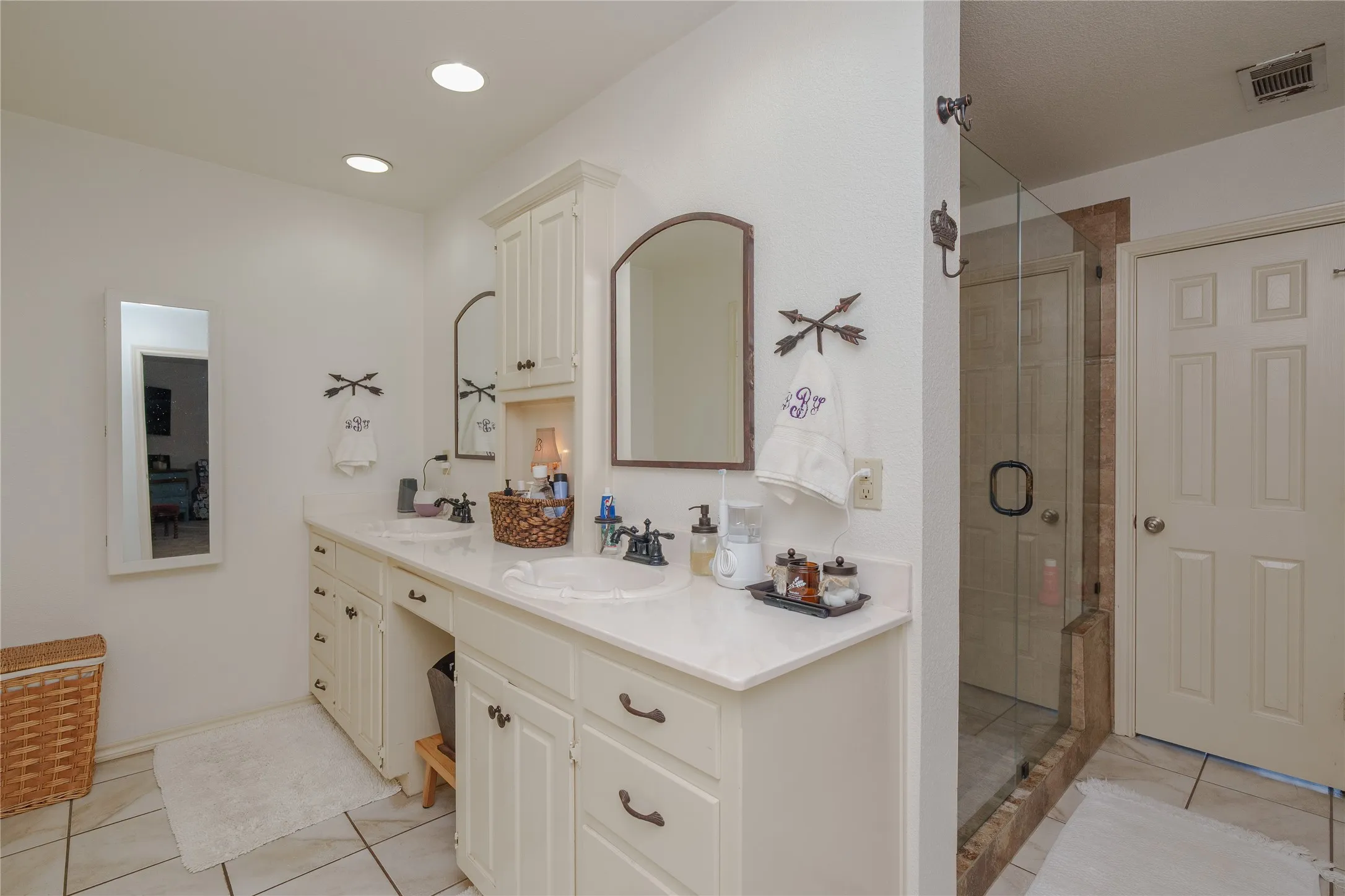 Single Family Residence For Sale in Denton County , 920 Brush Creek Road, Argyle, Texas 76226, 4 Bedroom, 3 Bathroom, 2 Garage spaces, 3,218 Sqft, built in 1974, mls#21253760, Real Estate Agent in Argyle, Homes For Sale in Denton county, Homes For Sale in Argyle, Realtor in Argyle Texas, Real Estate Brokerage Independent Realty Texas, Luminita Cordes Realtor