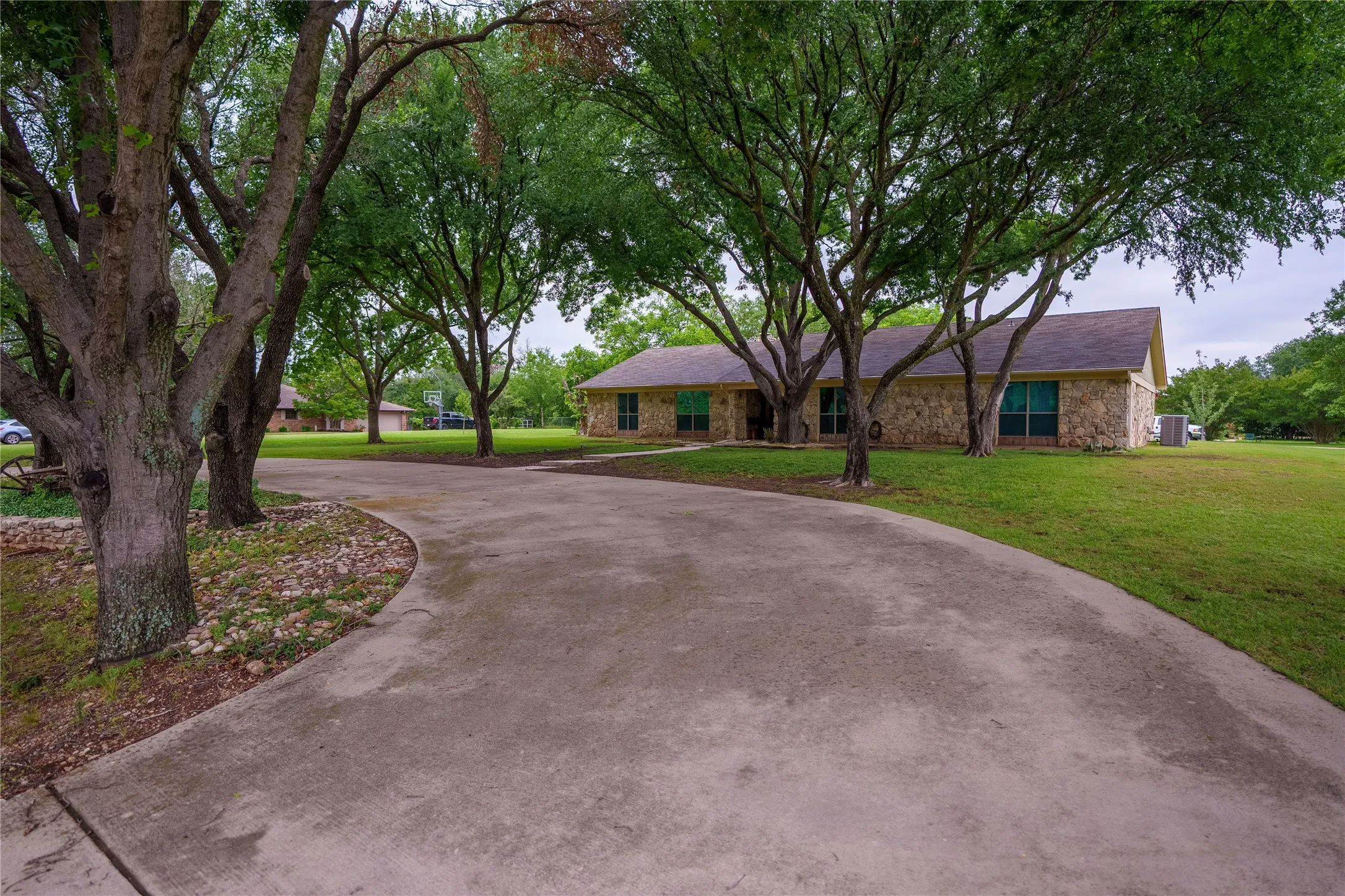 Single Family Residence For Sale in Denton County , 920 Brush Creek Road, Argyle, Texas 76226, 4 Bedroom, 3 Bathroom, 2 Garage spaces, 3,218 Sqft, built in 1974, mls#21253760, Real Estate Agent in Argyle, Homes For Sale in Denton county, Homes For Sale in Argyle, Realtor in Argyle Texas, Real Estate Brokerage Independent Realty Texas, Luminita Cordes Realtor